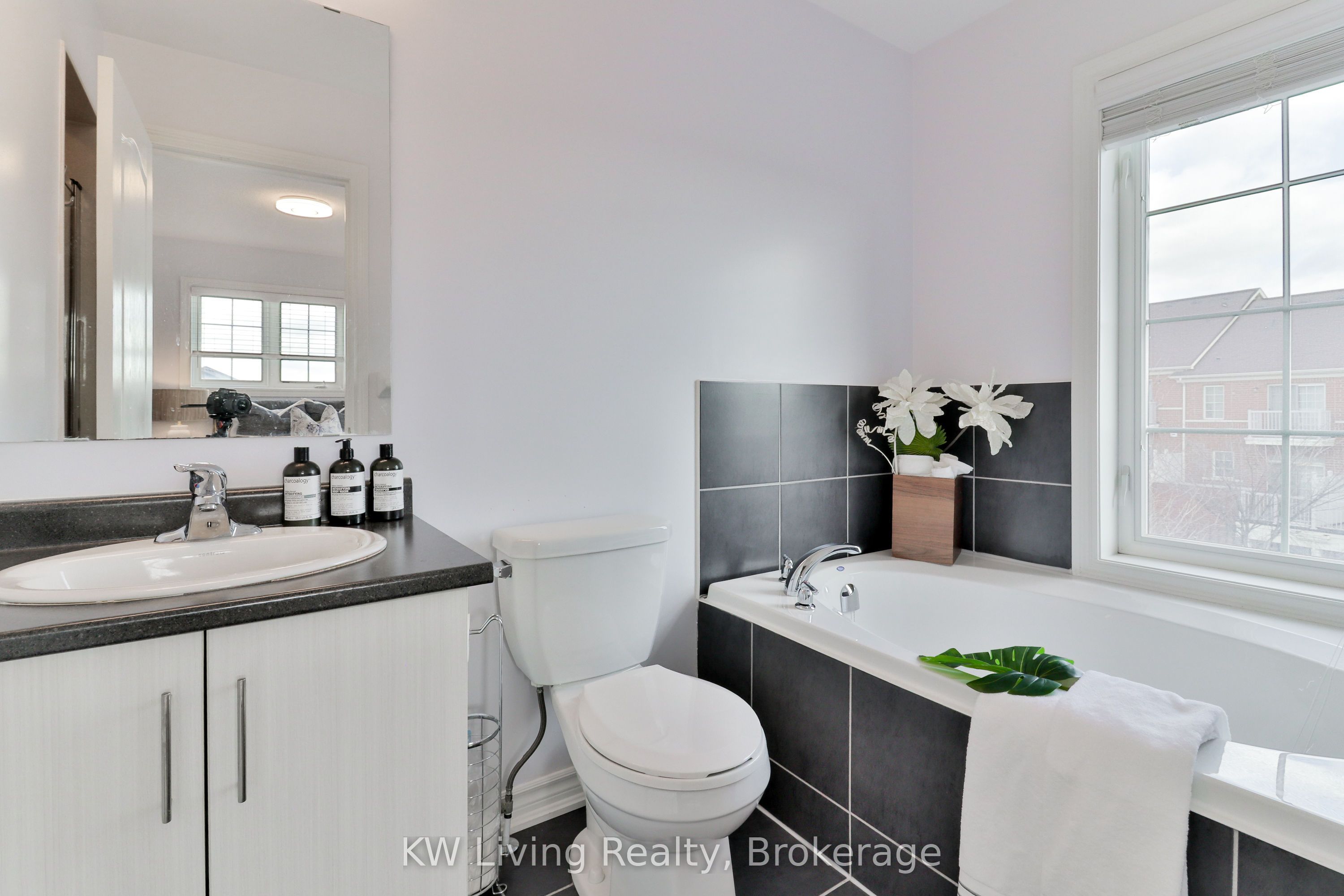 10373 Woodbine Avenue E Property Photo 42