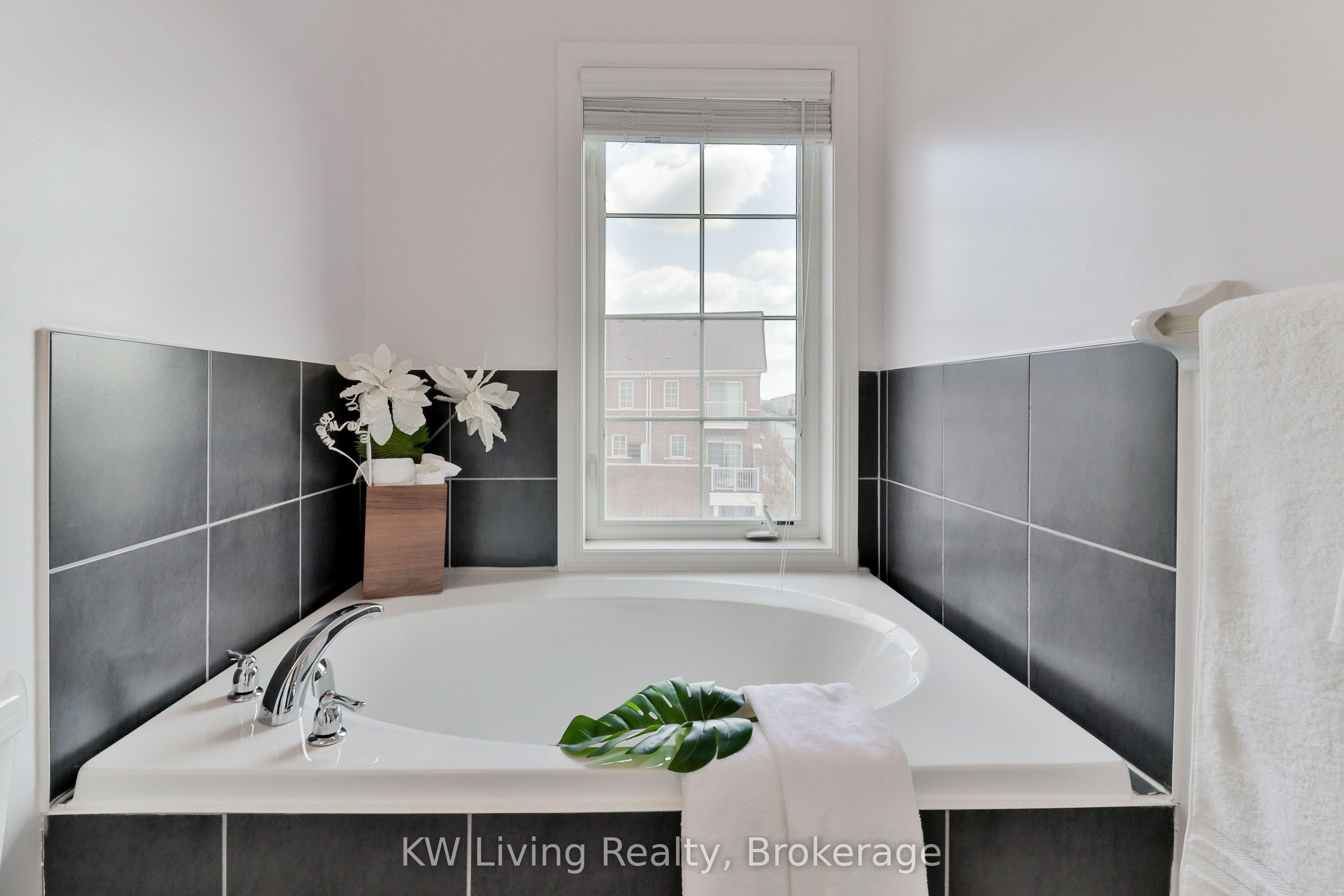 10373 Woodbine Avenue E Property Photo 43