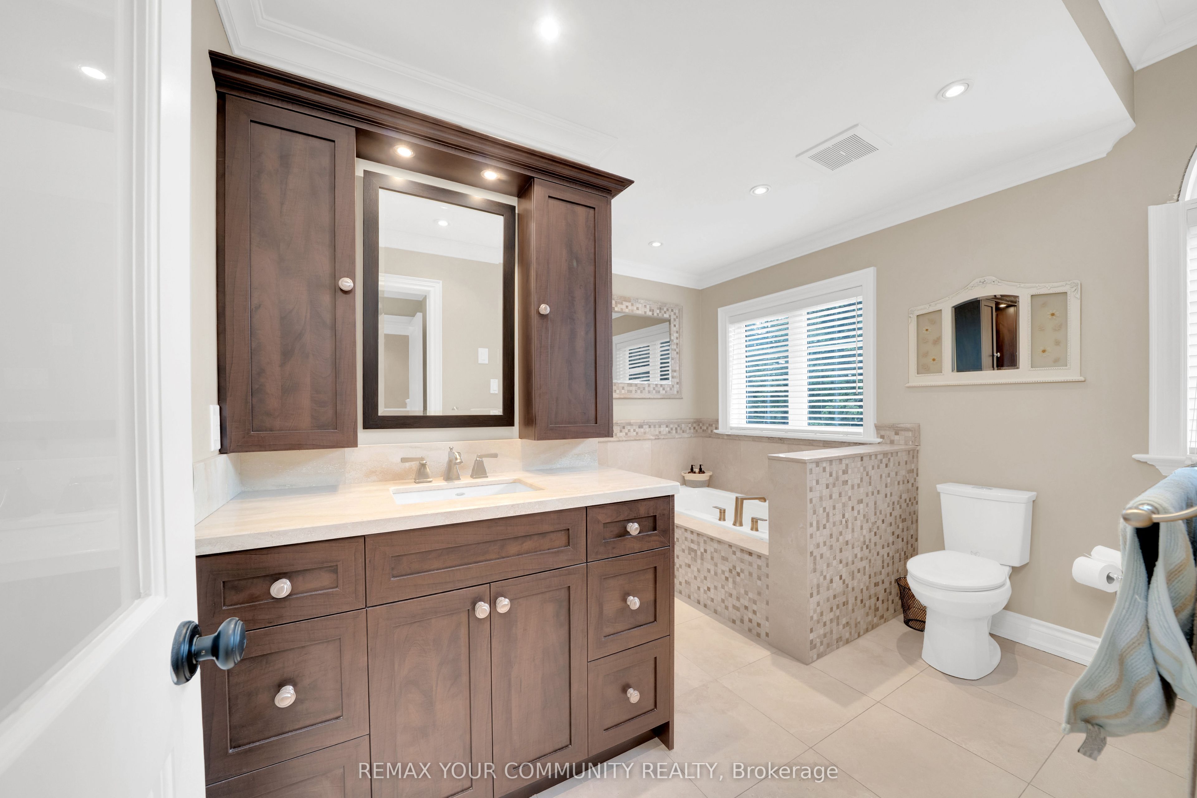 124 Elmpine Trail Property Photo 30