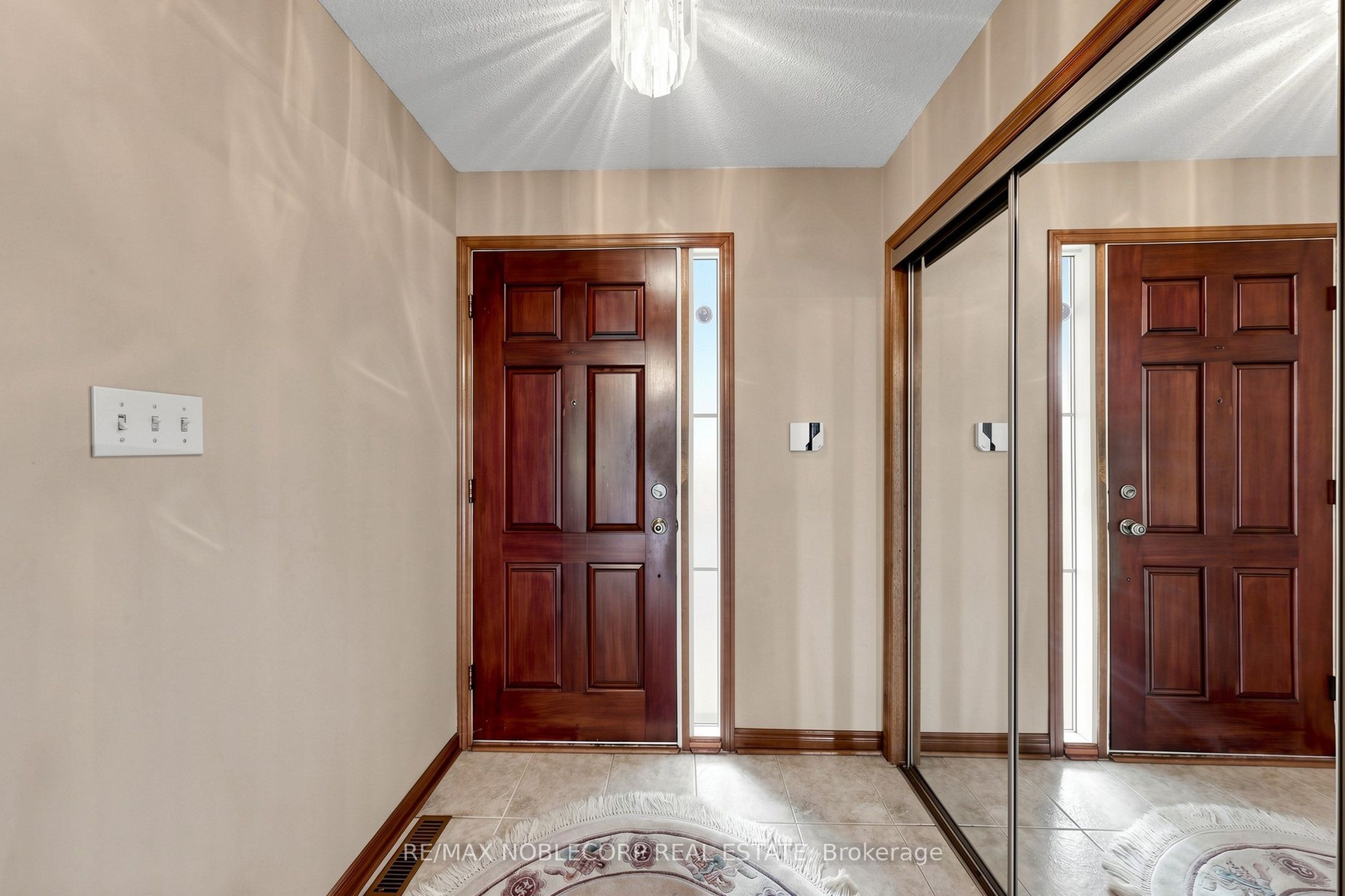 162 Venetian Crescent Property Photo 4