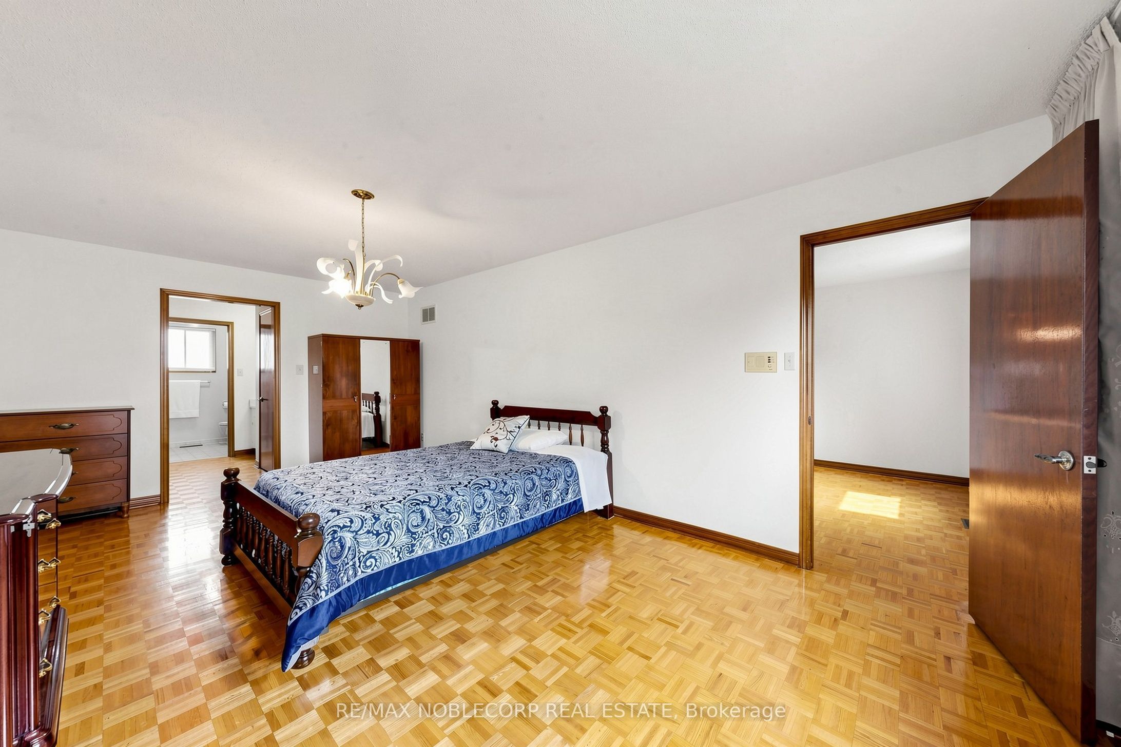 162 Venetian Crescent Property Photo 21