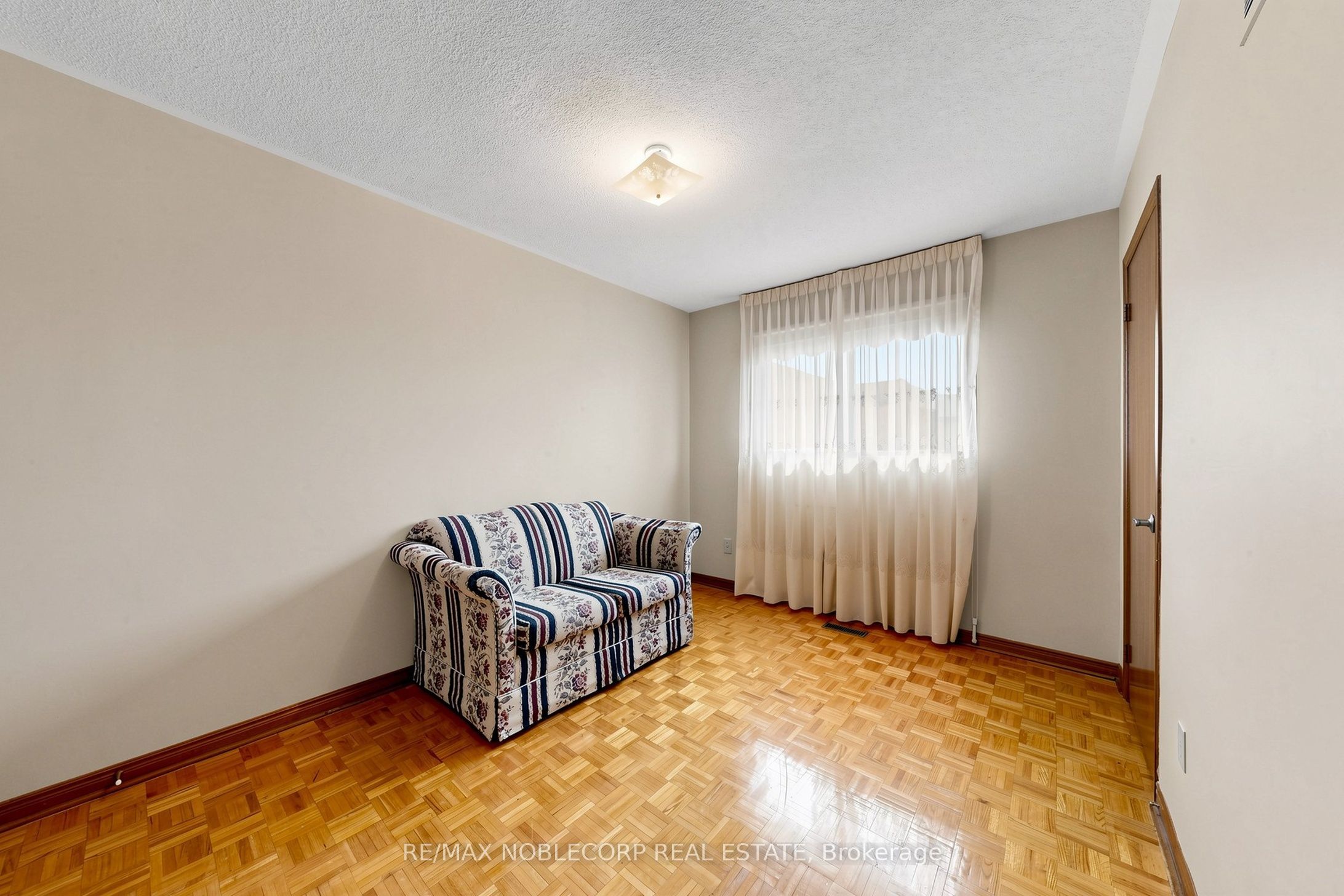 162 Venetian Crescent Property Photo 26