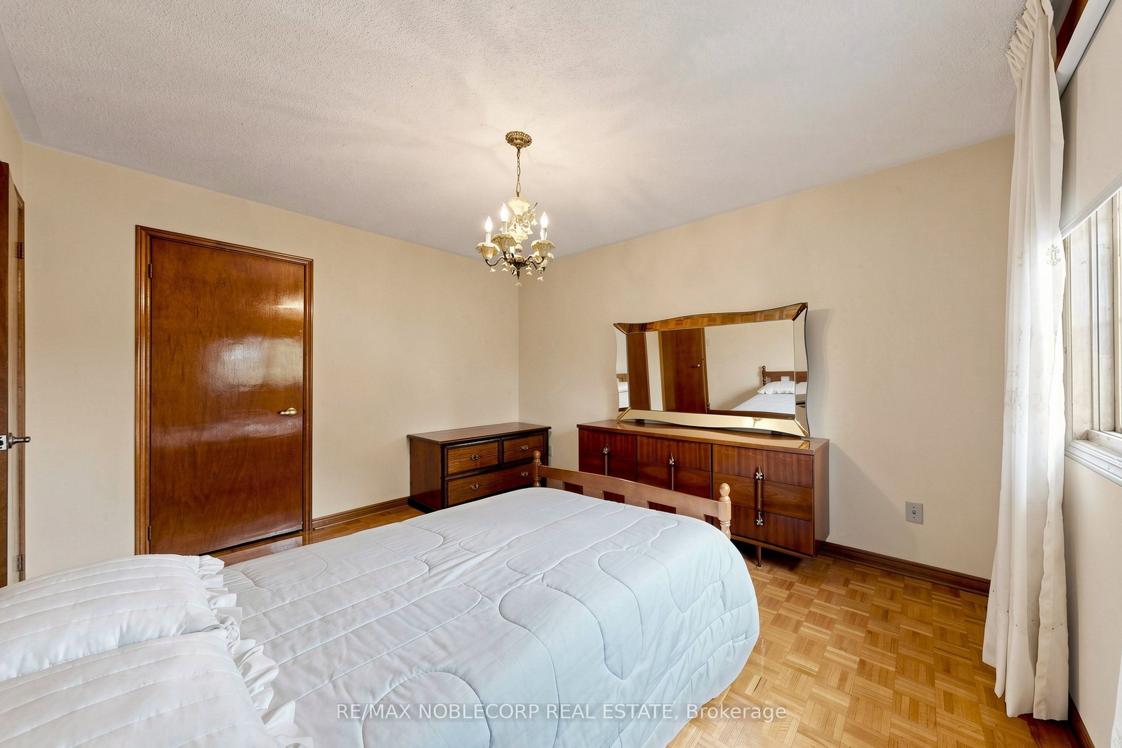 162 Venetian Crescent Property Photo 31