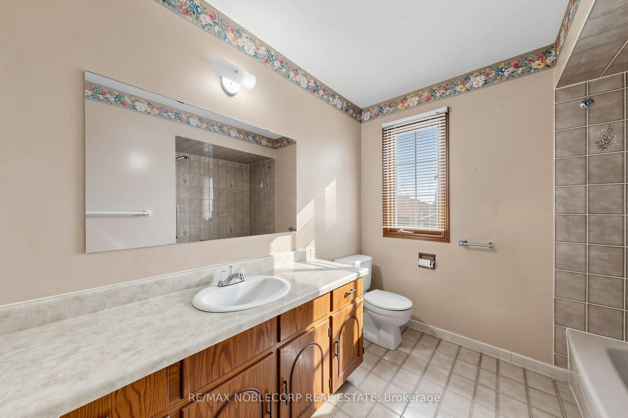 162 Venetian Crescent Property Photo 32