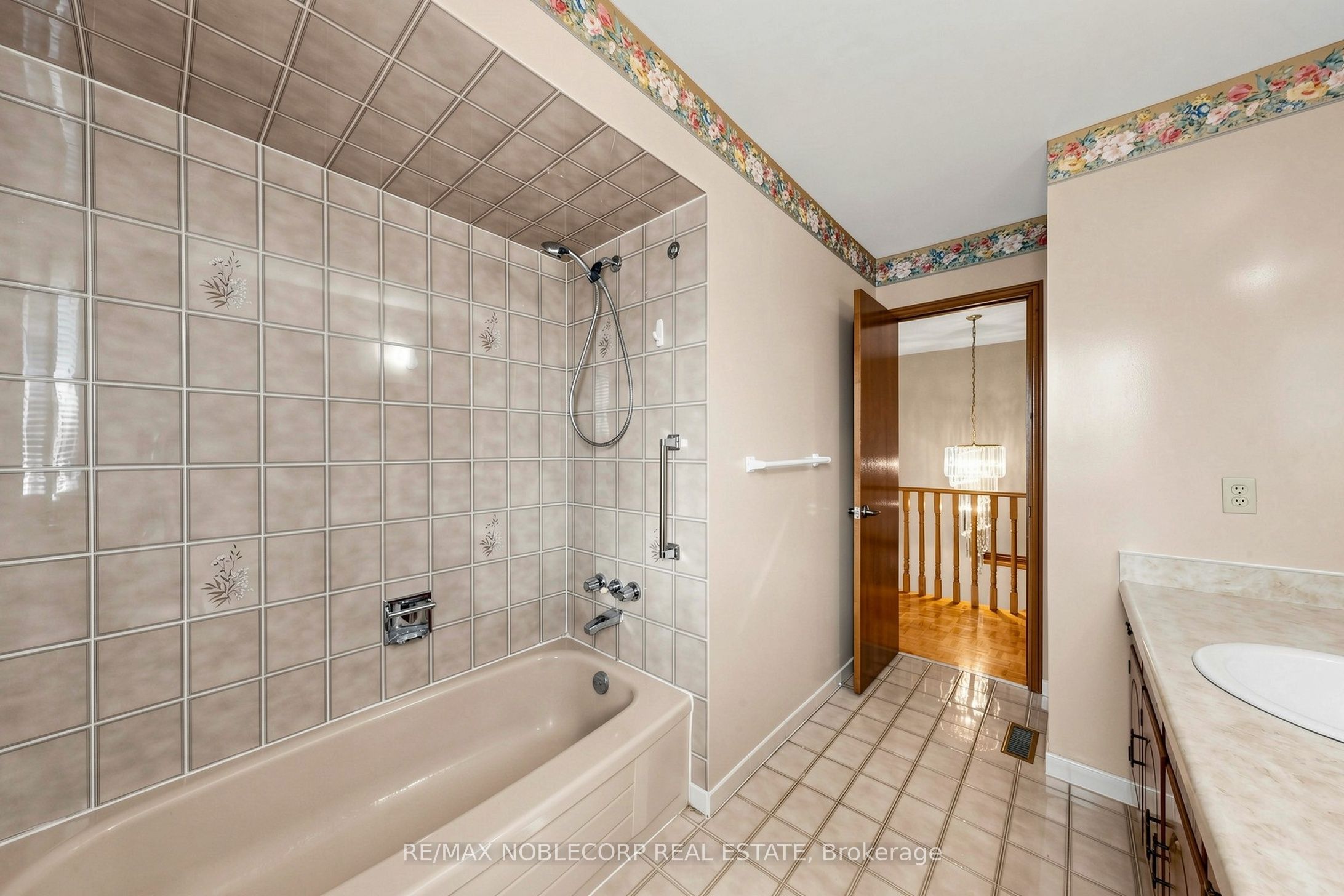 162 Venetian Crescent Property Photo 33