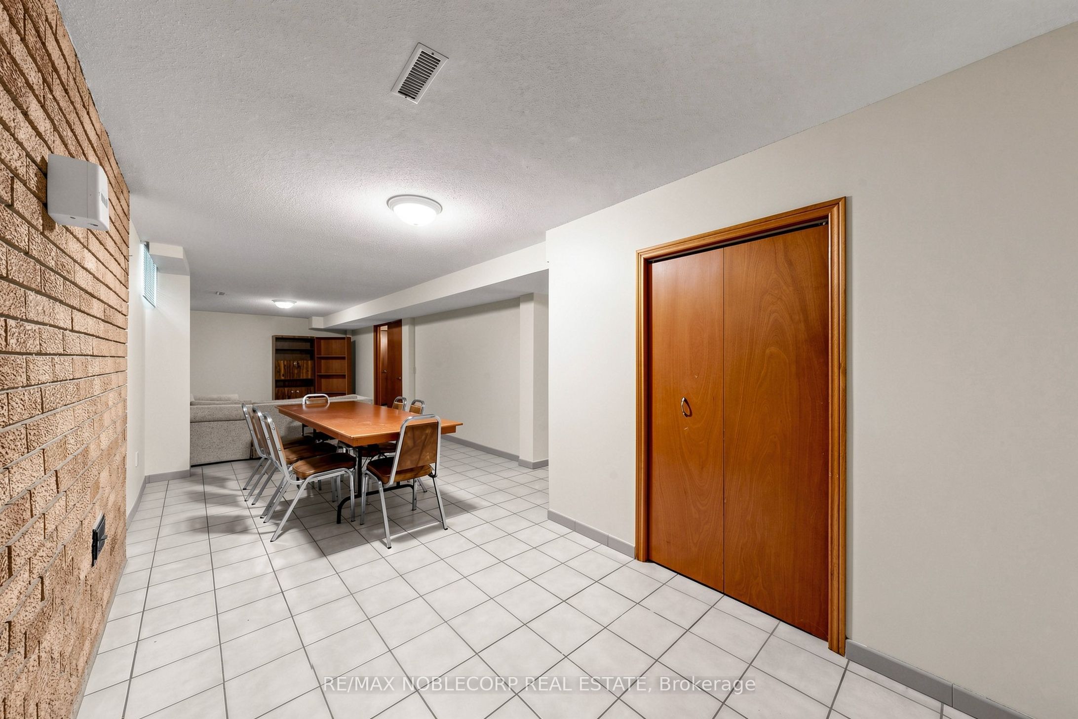 162 Venetian Crescent Property Photo 37