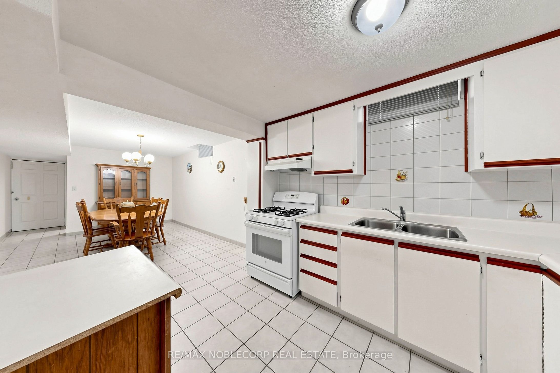 162 Venetian Crescent Property Photo 39