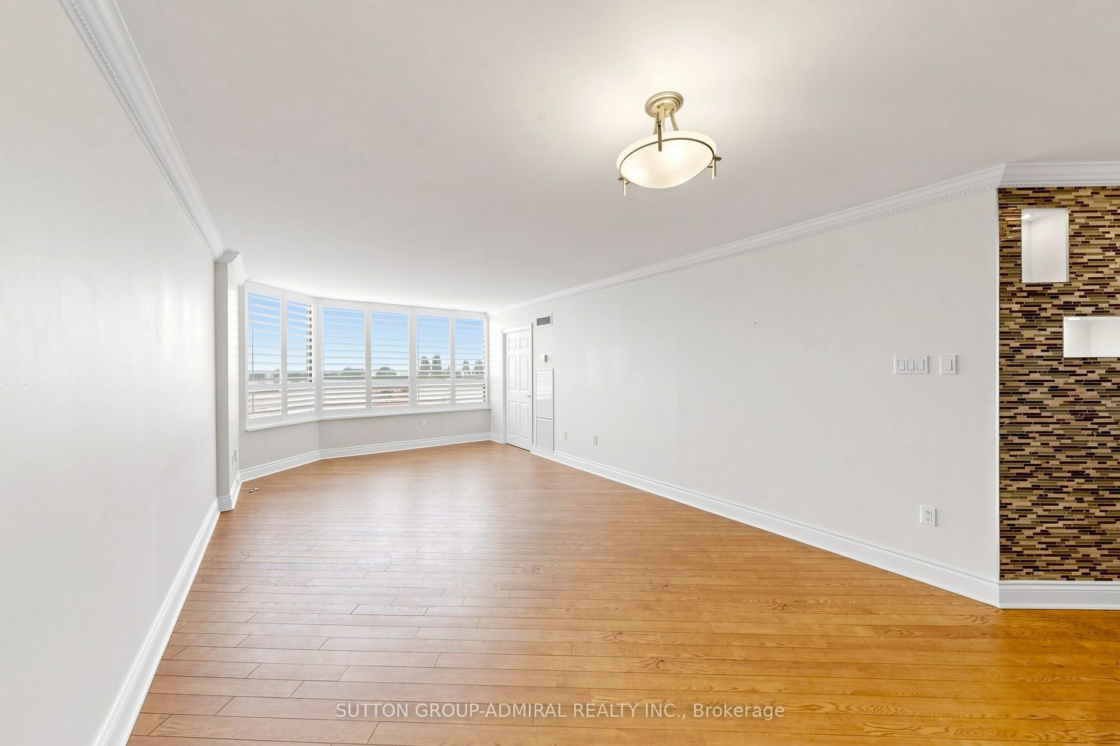 7460 Bathurst Street 806 Property Photo 7