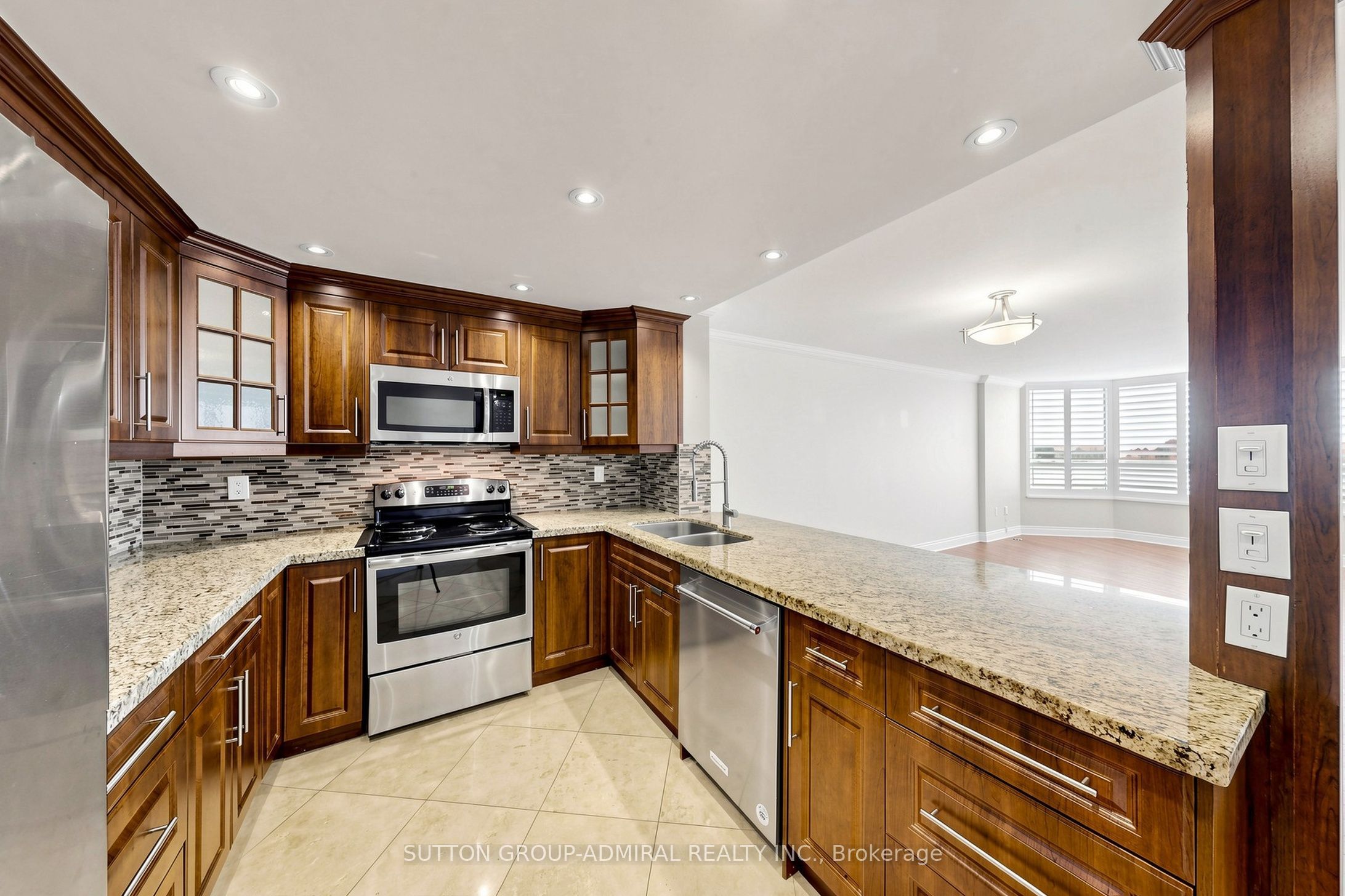 7460 Bathurst Street 806 Property Photo 10
