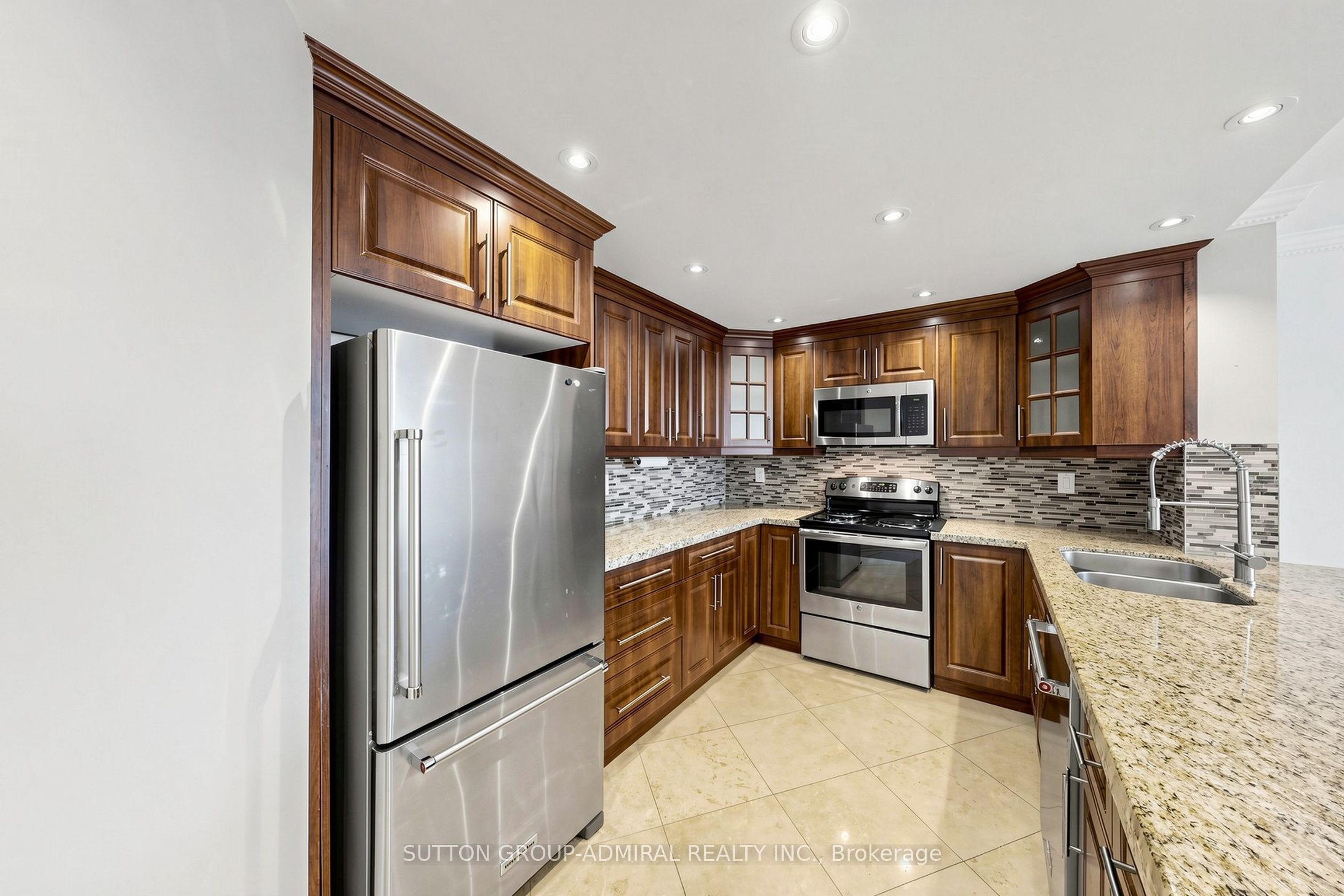 7460 Bathurst Street 806 Property Photo 11
