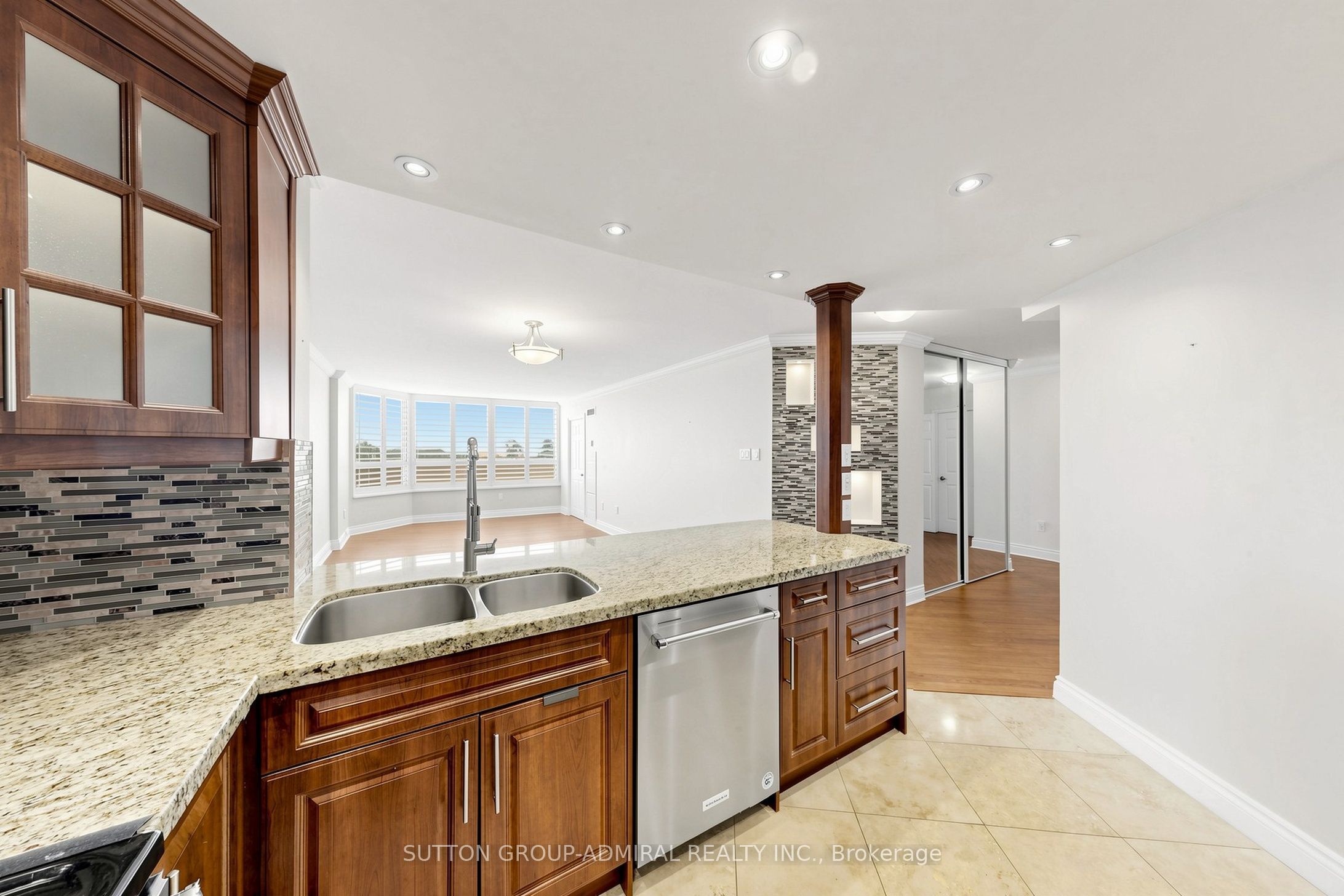 7460 Bathurst Street 806 Property Photo 12