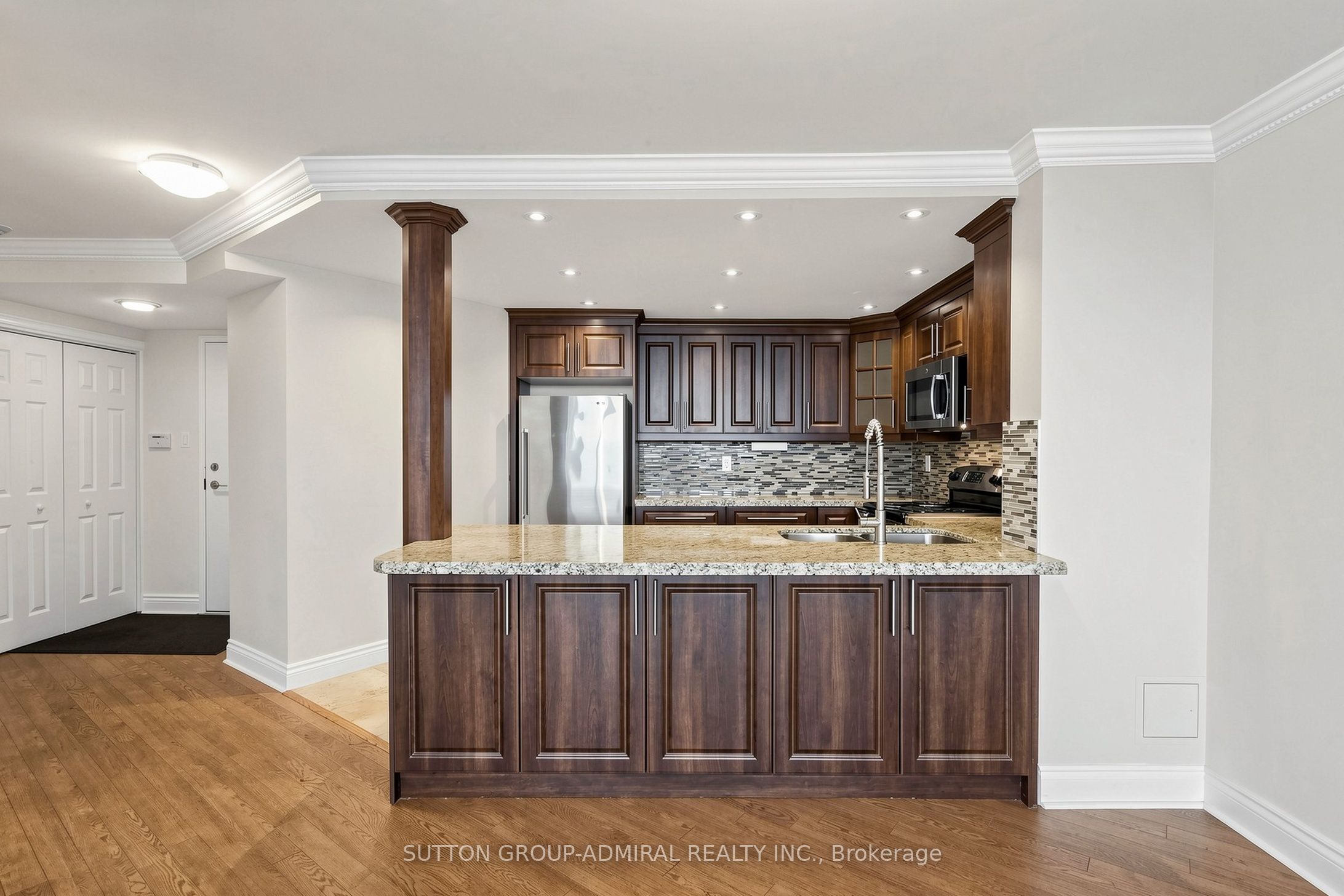 7460 Bathurst Street 806 Property Photo 13