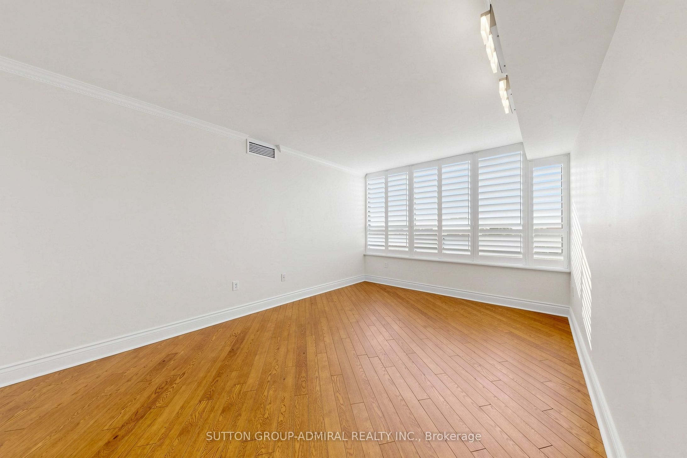 7460 Bathurst Street 806 Property Photo 16