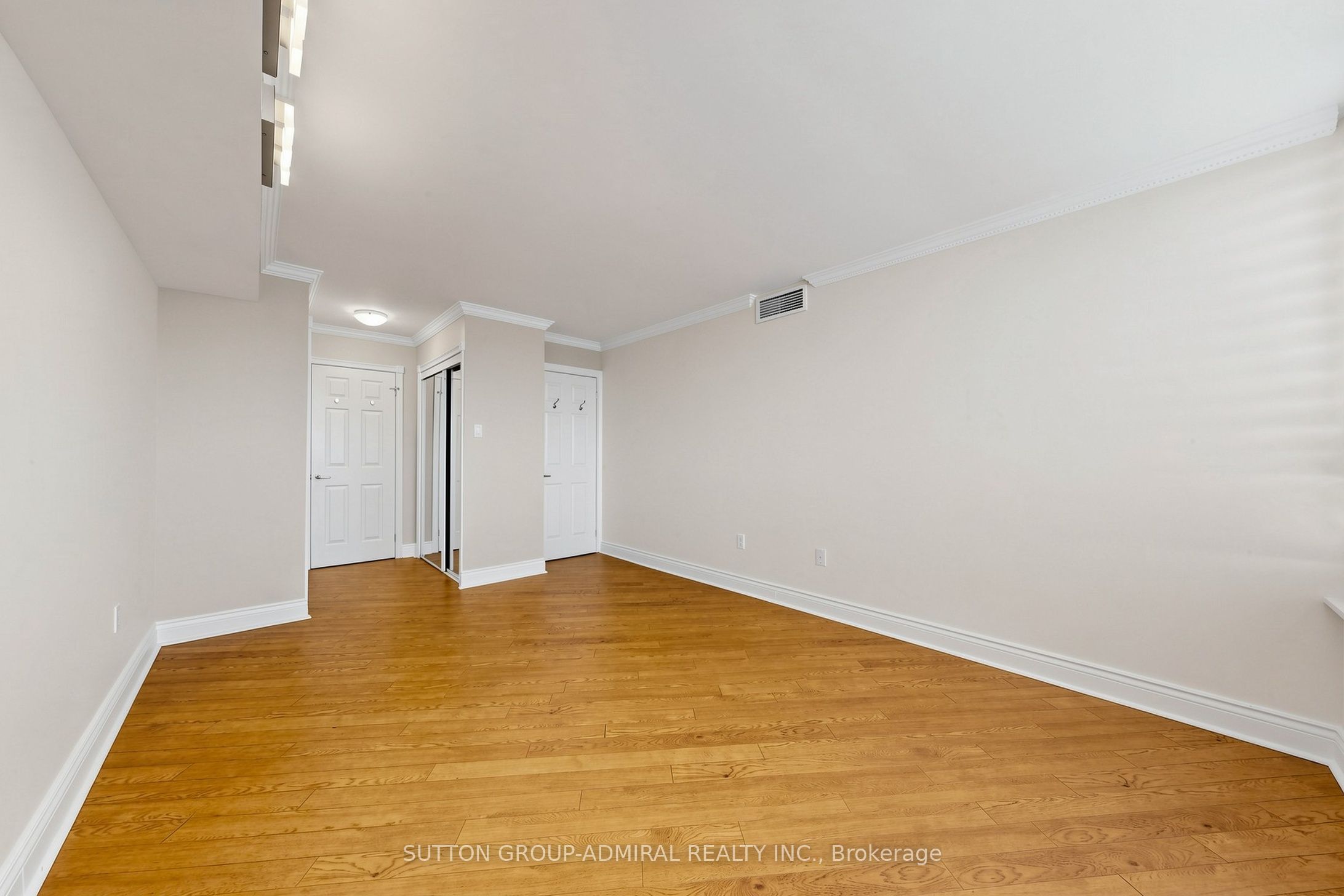 7460 Bathurst Street 806 Property Photo 17