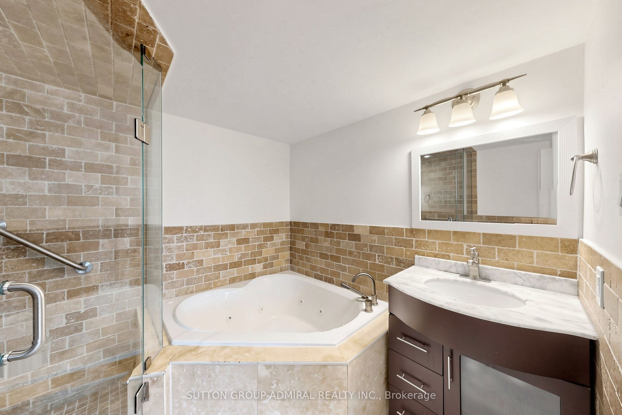 7460 Bathurst Street 806 Property Photo 19