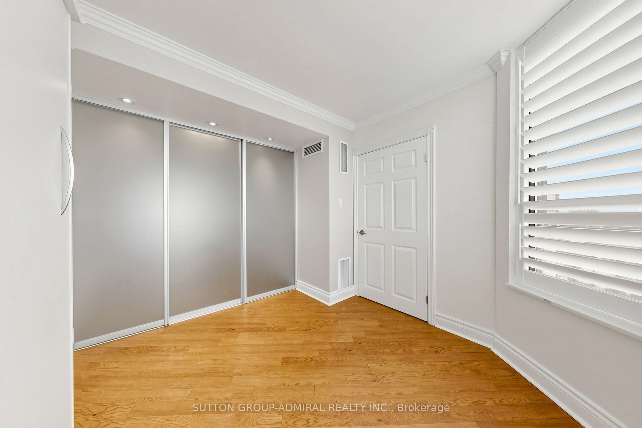7460 Bathurst Street 806 Property Photo 23