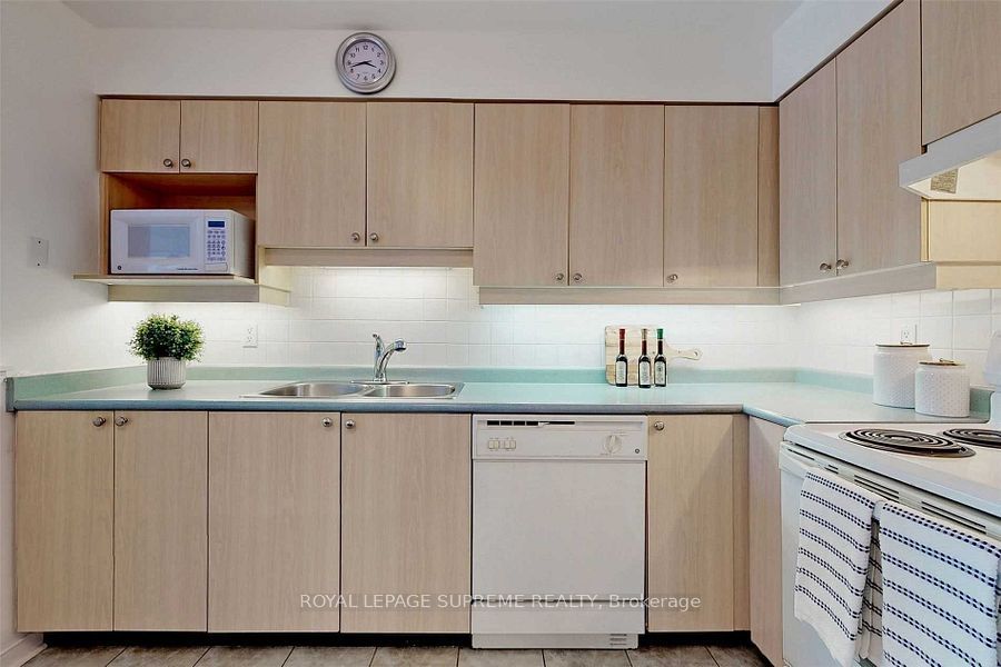 7373 Martin Grove Road 520 Property Photo 6