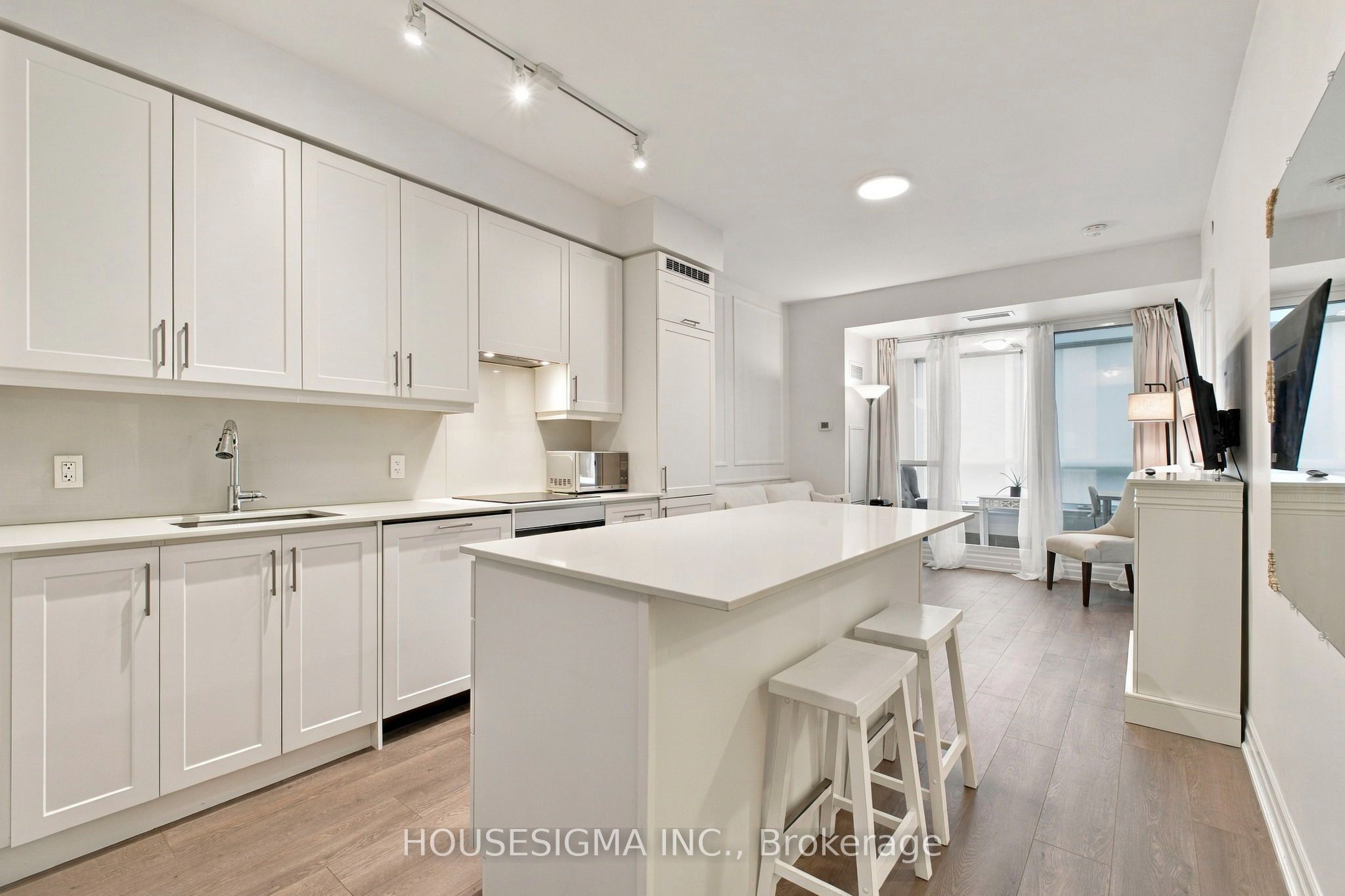 9085 Jane Street 705 Property Photo 1