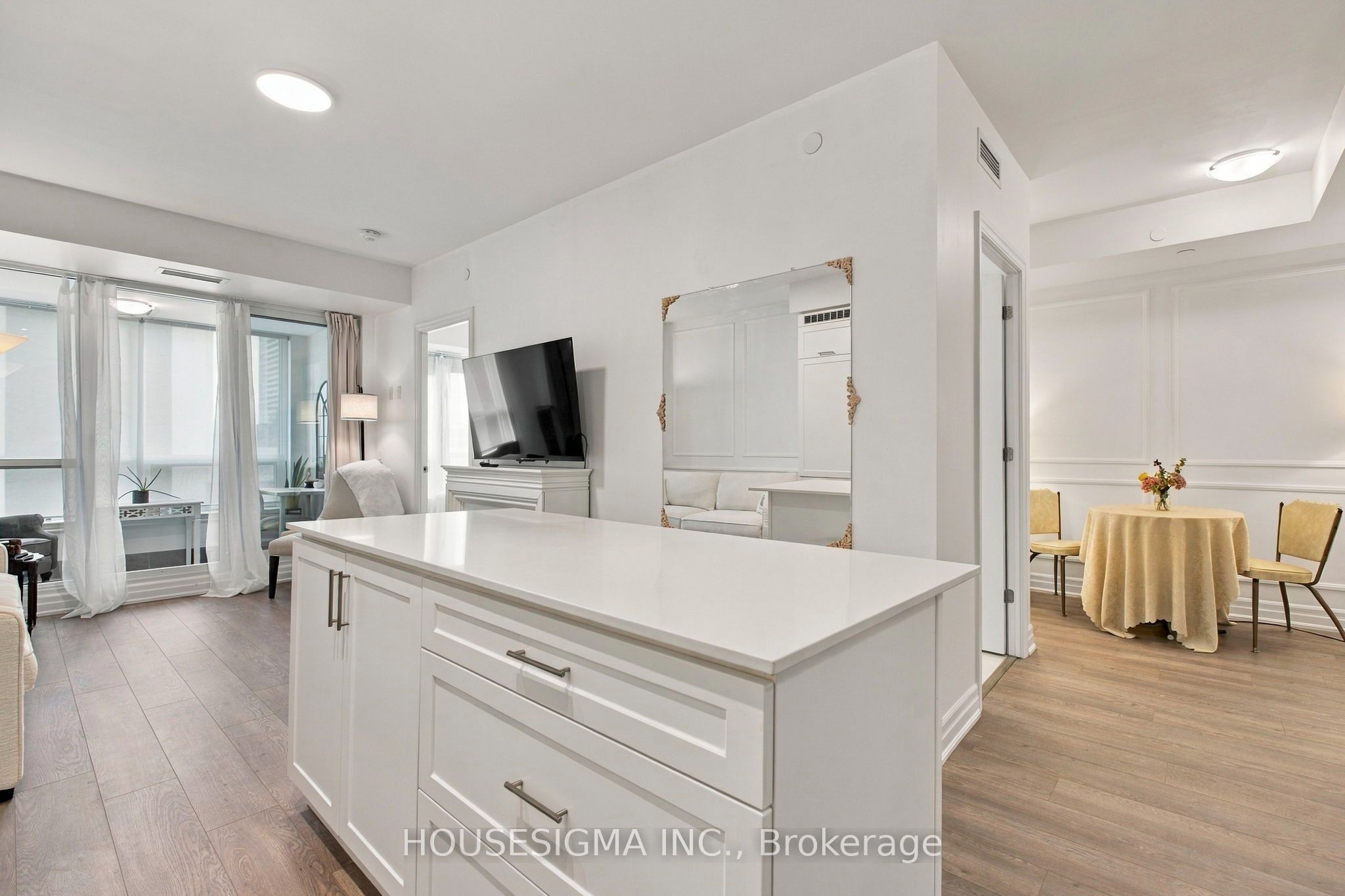 9085 Jane Street 705 Property Photo 5