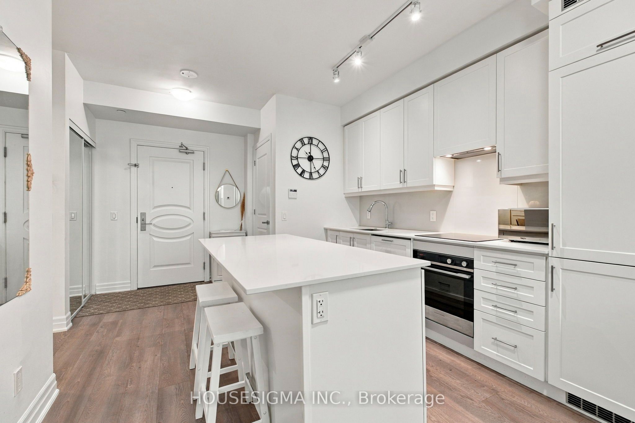 9085 Jane Street 705 Property Photo 6