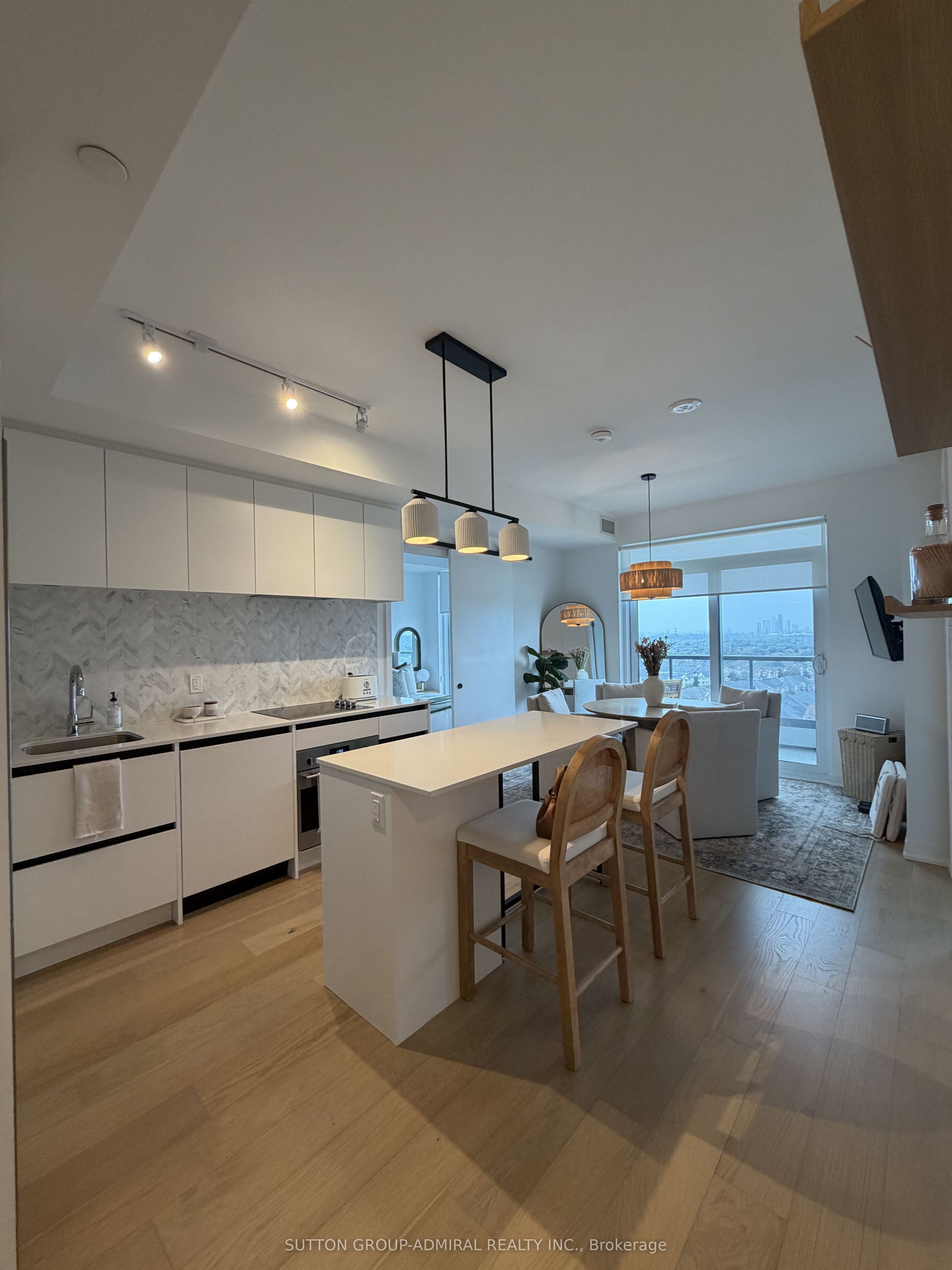 7950 Bathurst Street 1501 Property Photo 4