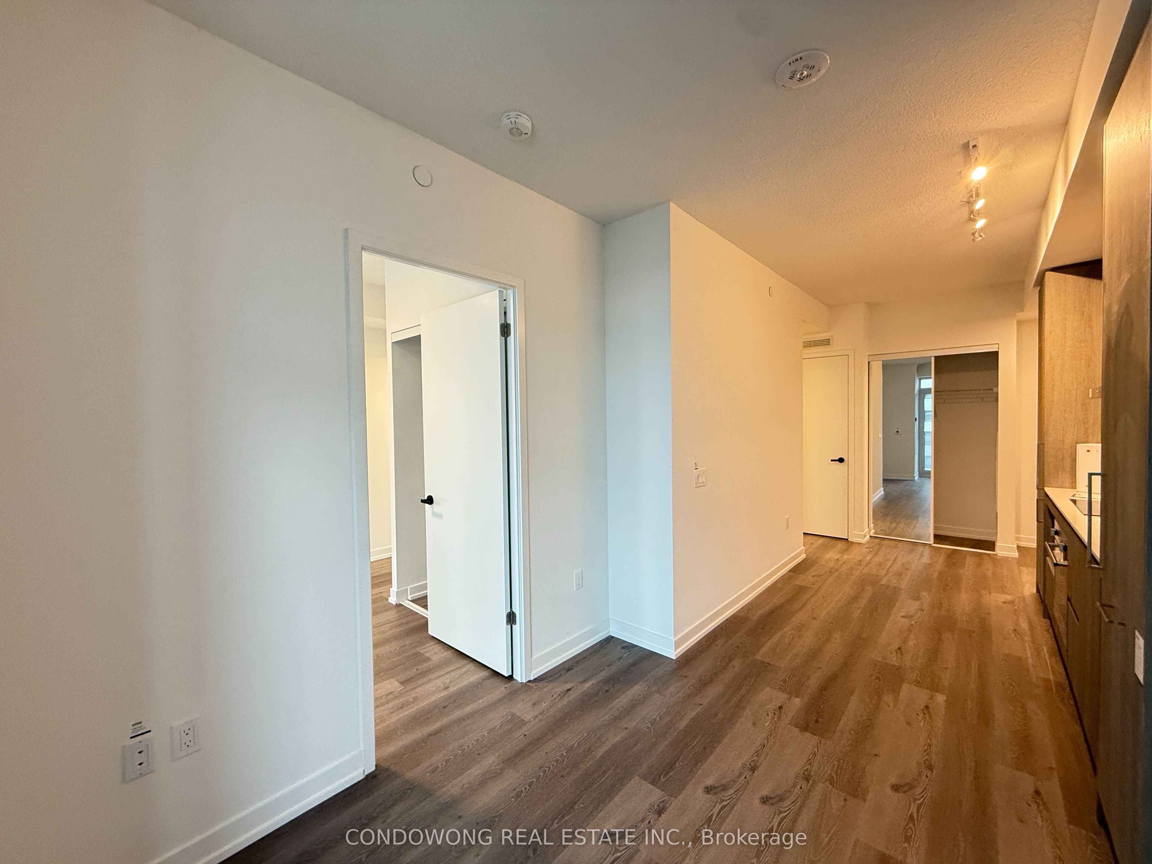 225 Commerce Street 3115 Property Photo 3