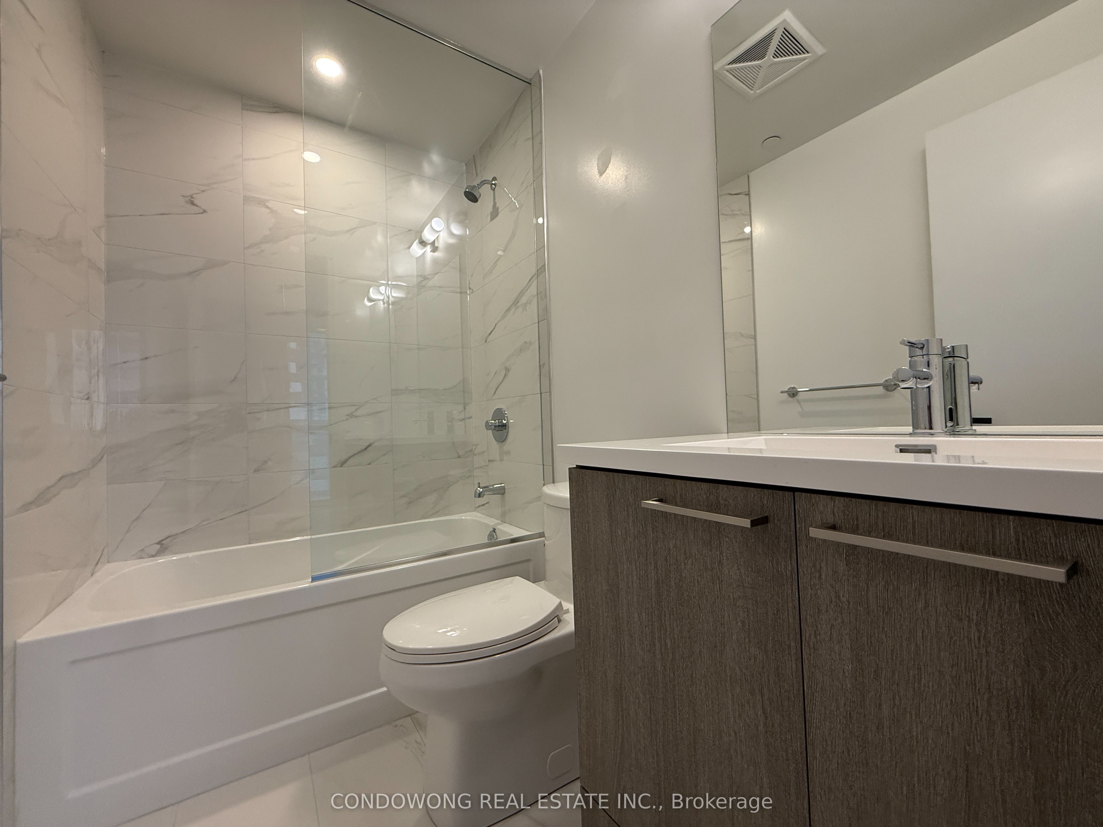 225 Commerce Street 3115 Property Photo 9