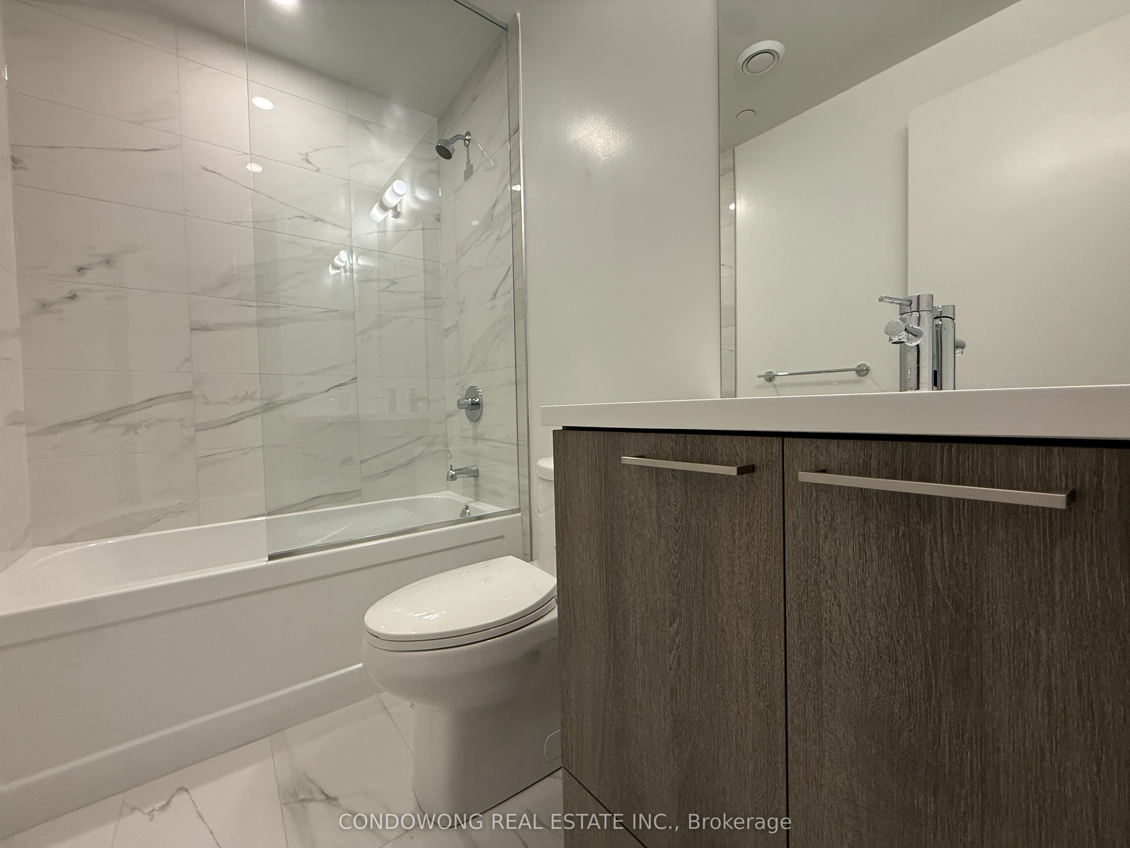 225 Commerce Street 3115 Property Photo 10