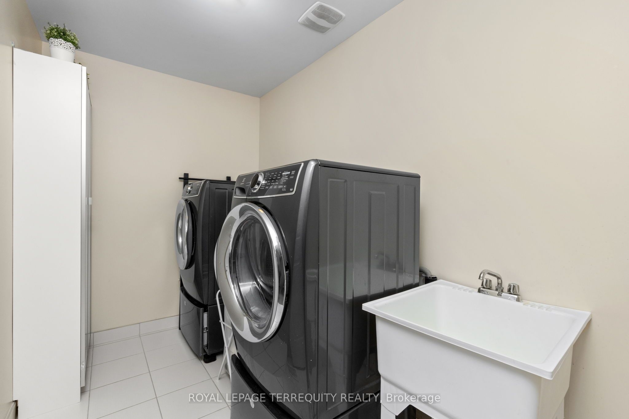22 Harcourt Street Property Photo 23