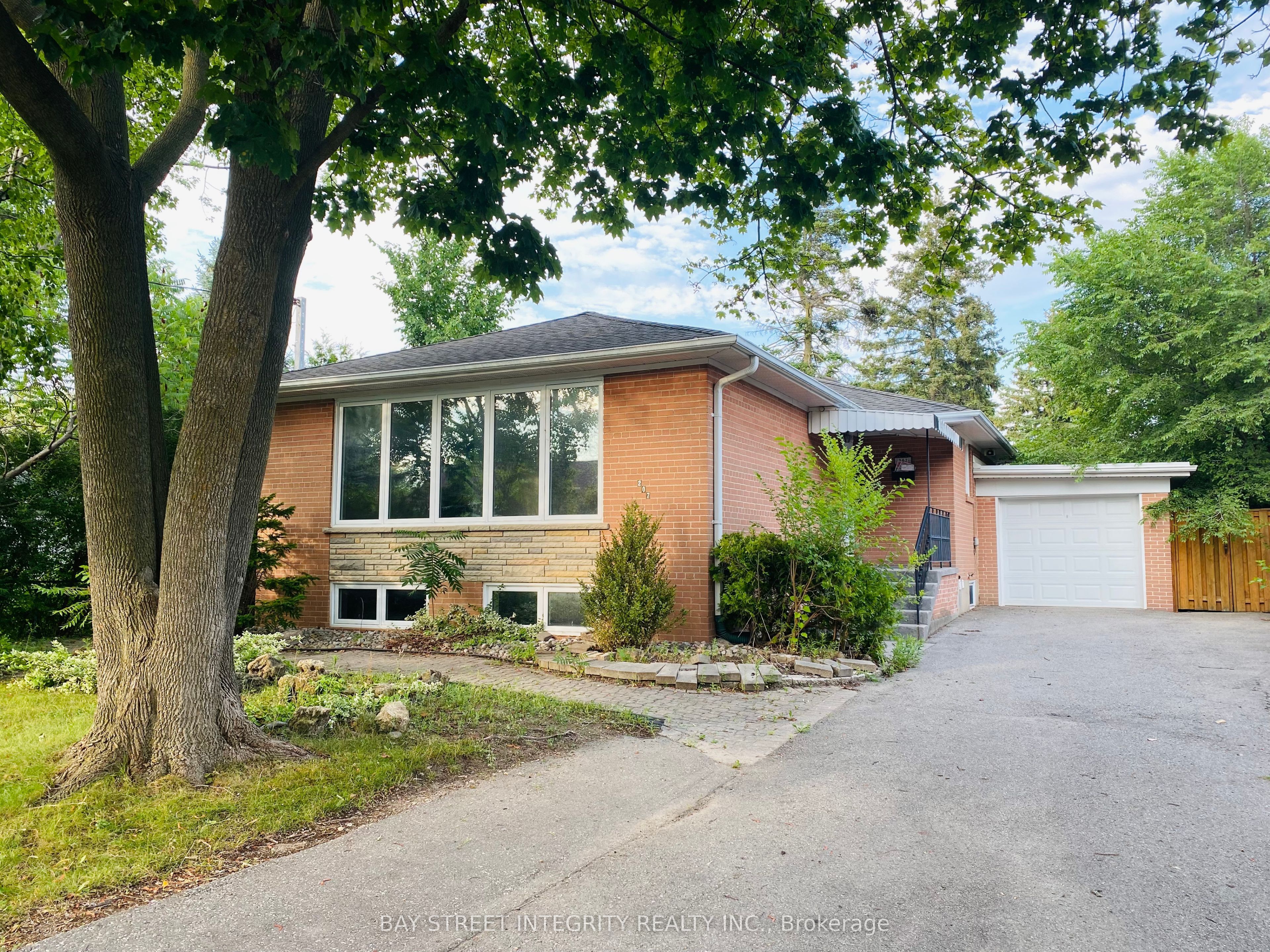 207 Maple Avenue Property Photo 1