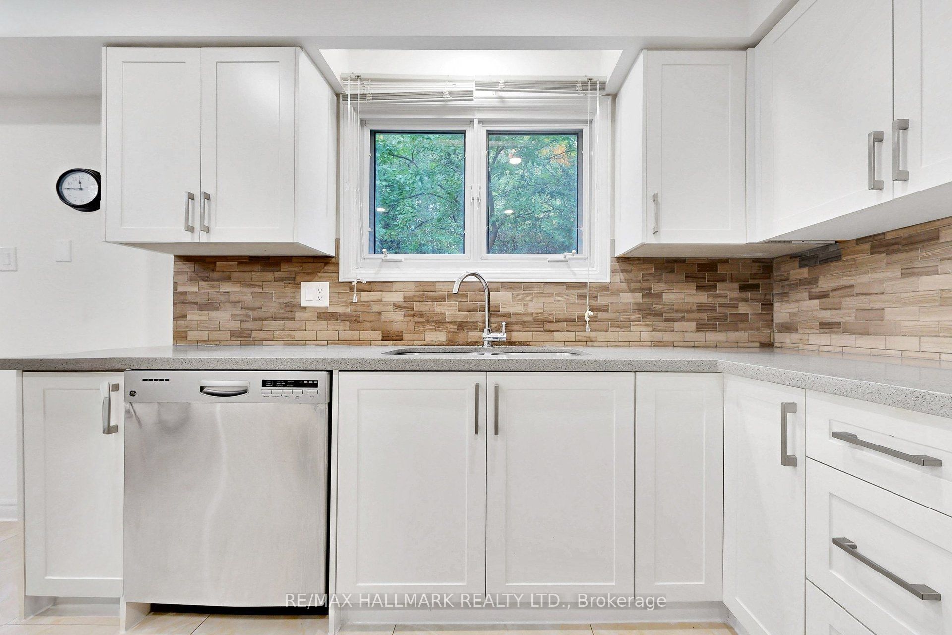 22 Pining Road Property Photo 12