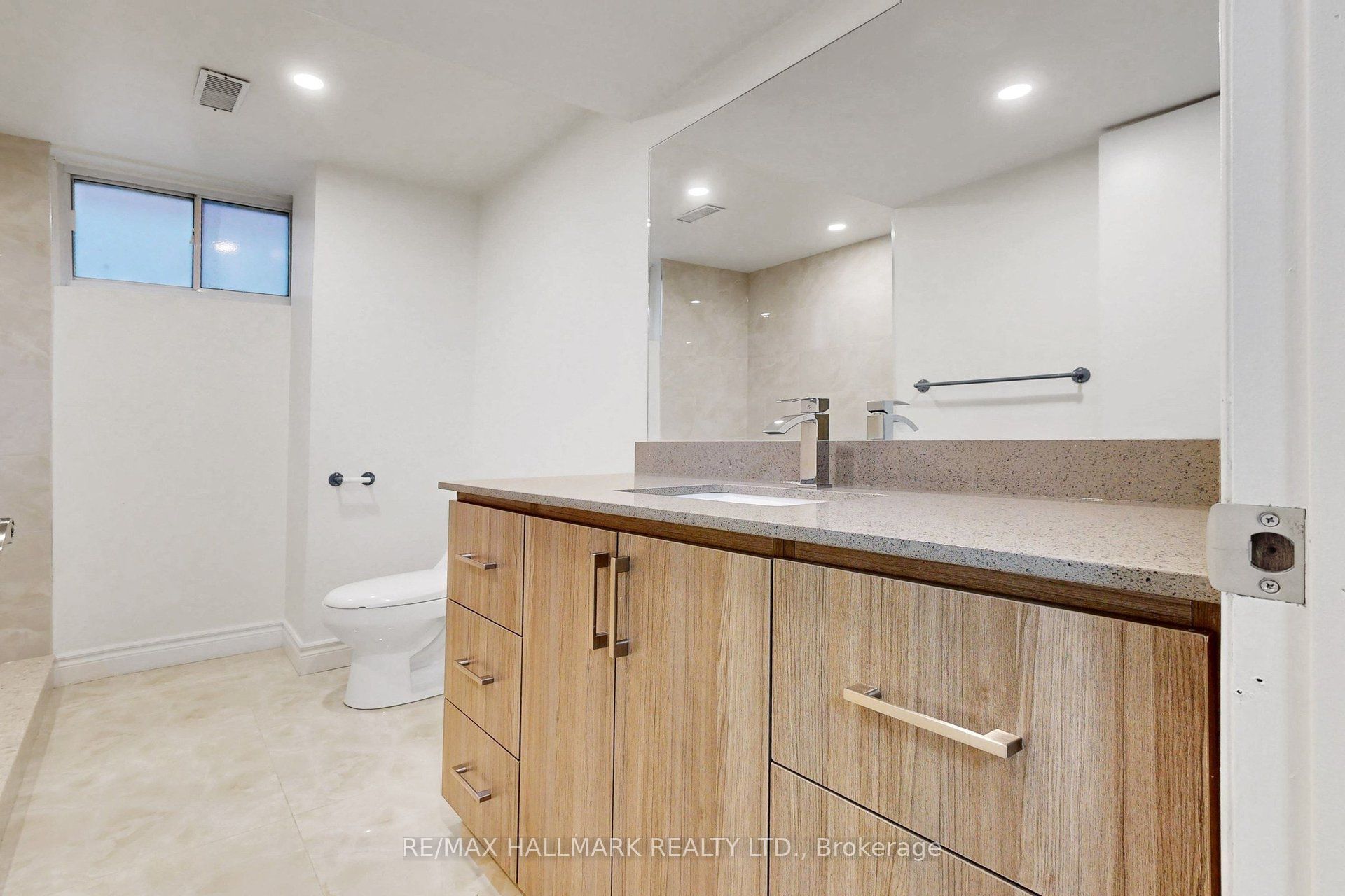 22 Pining Road Property Photo 32
