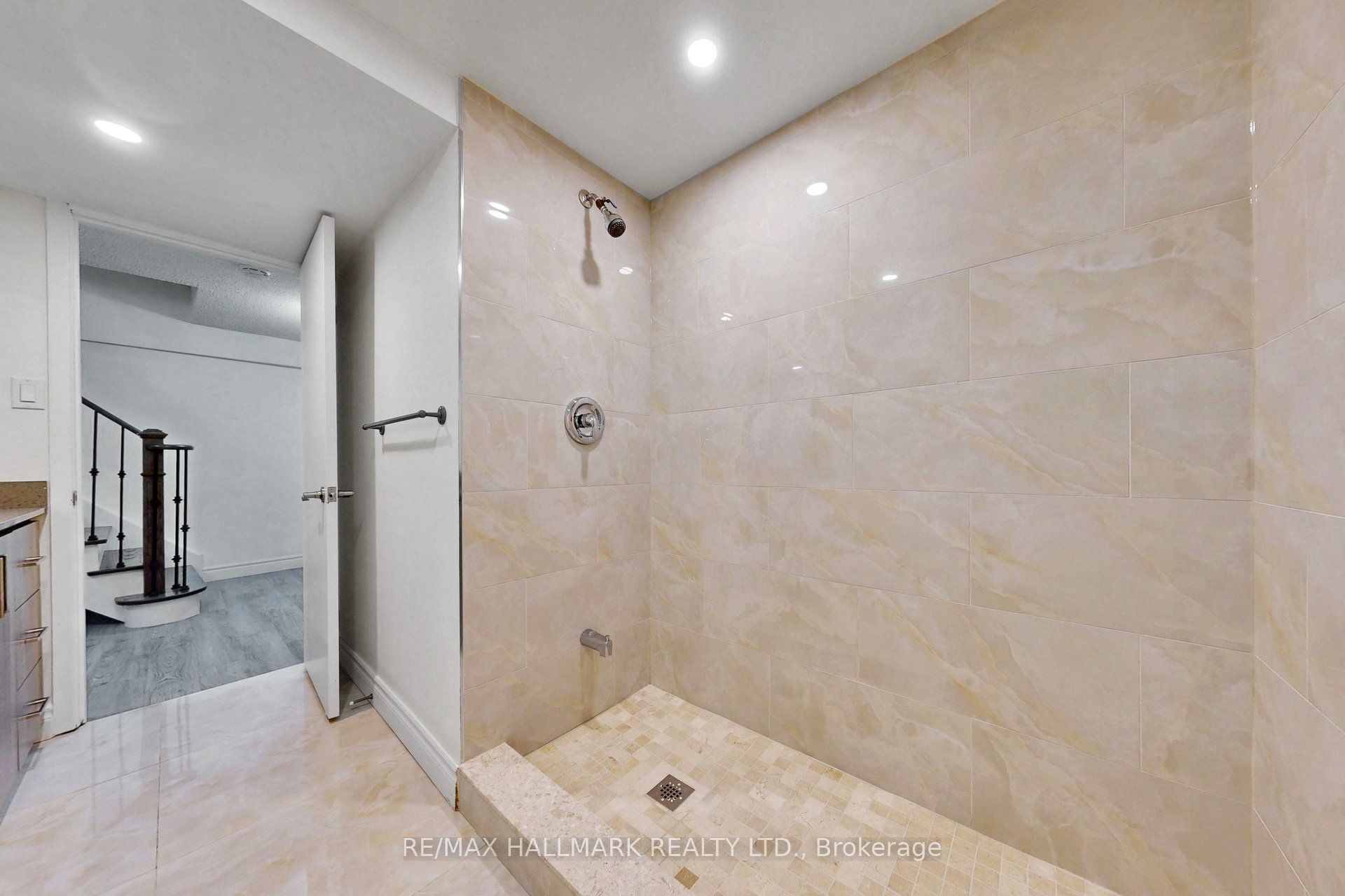 22 Pining Road Property Photo 33