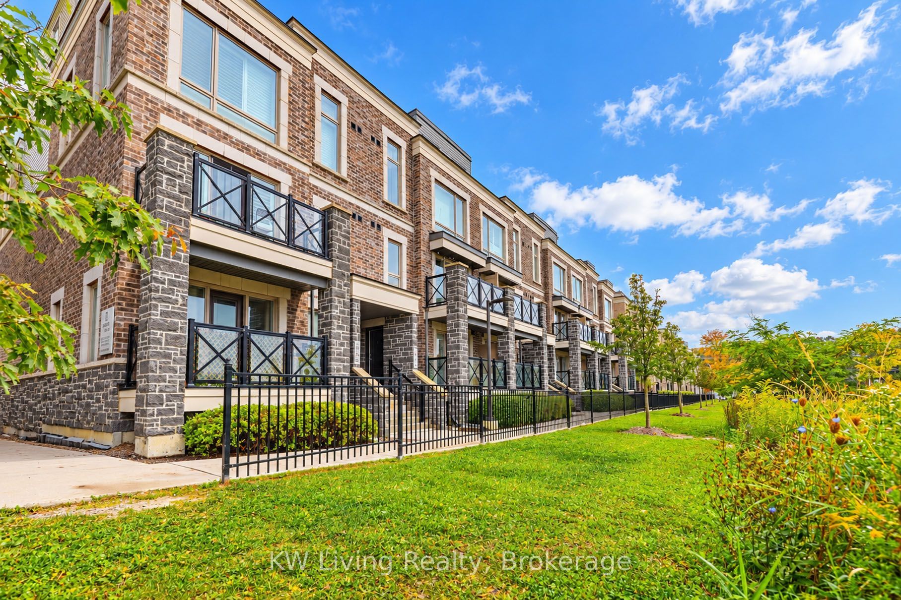 20 Dunsheath Way 318 Property Photo 1