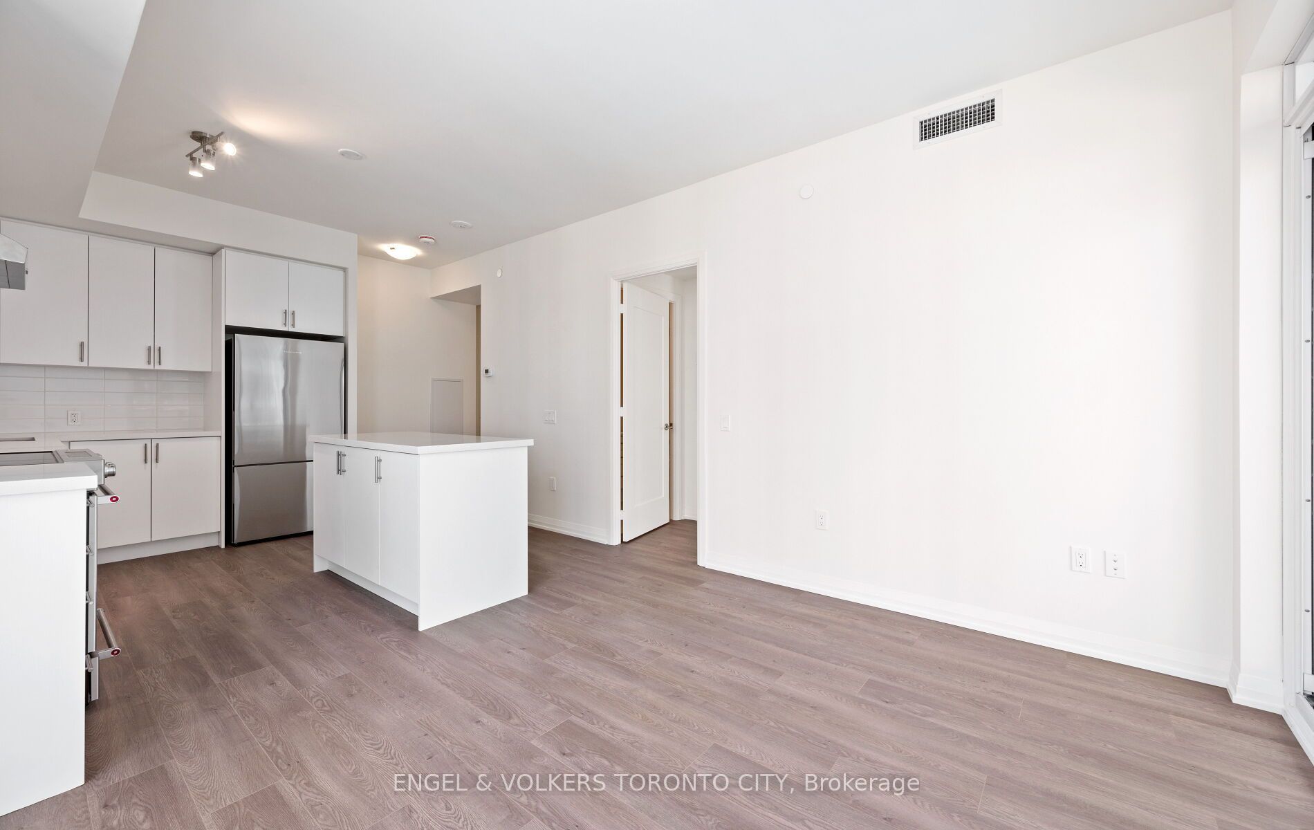 8960 Jane Street 1603 Property Photo 11