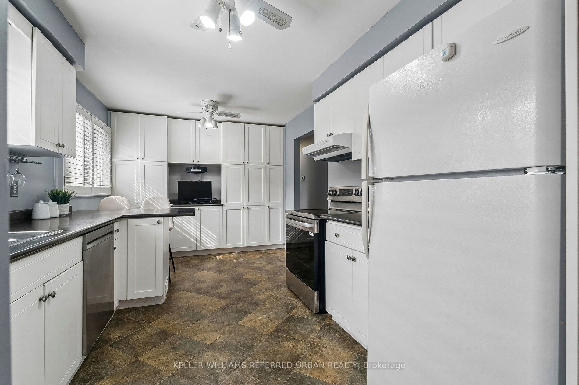 190 Hilltop Drive Property Photo 14