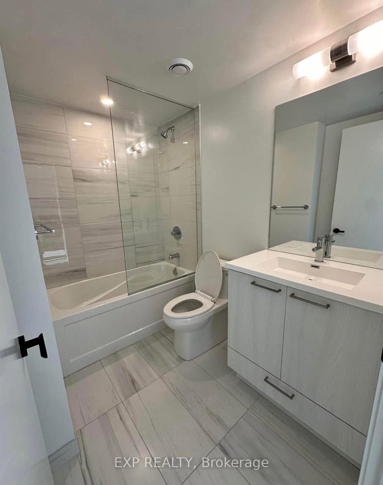 195 Commerce Street 3208 Property Photo 7