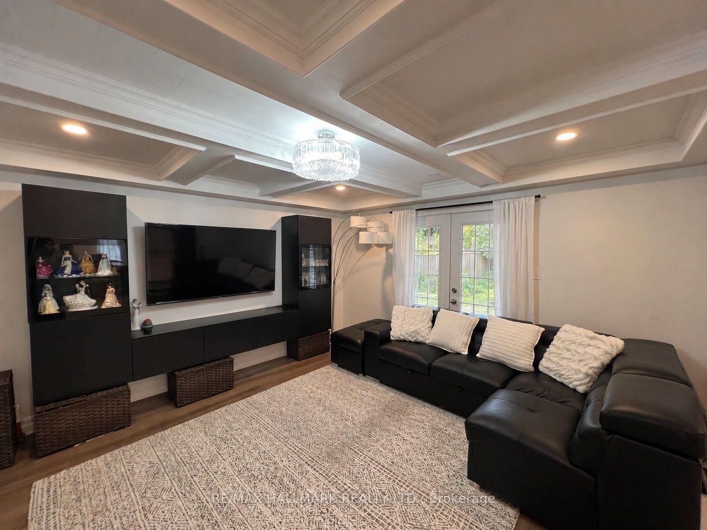 36 Fergus Avenue N Property Photo 2