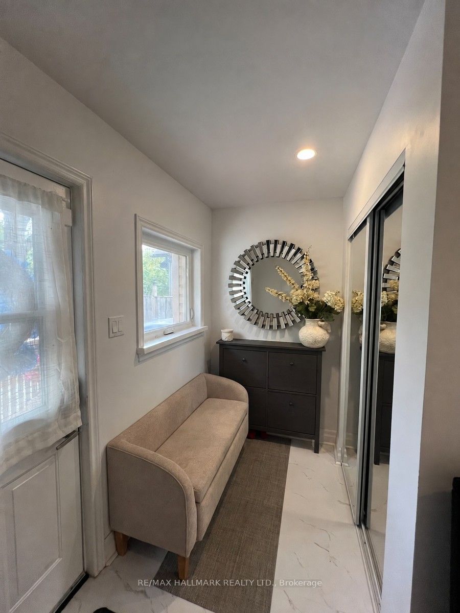 36 Fergus Avenue N Property Photo 3