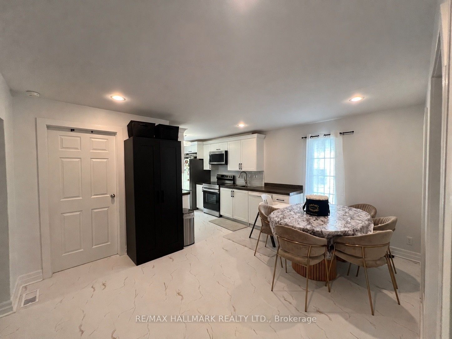 36 Fergus Avenue N Property Photo 6