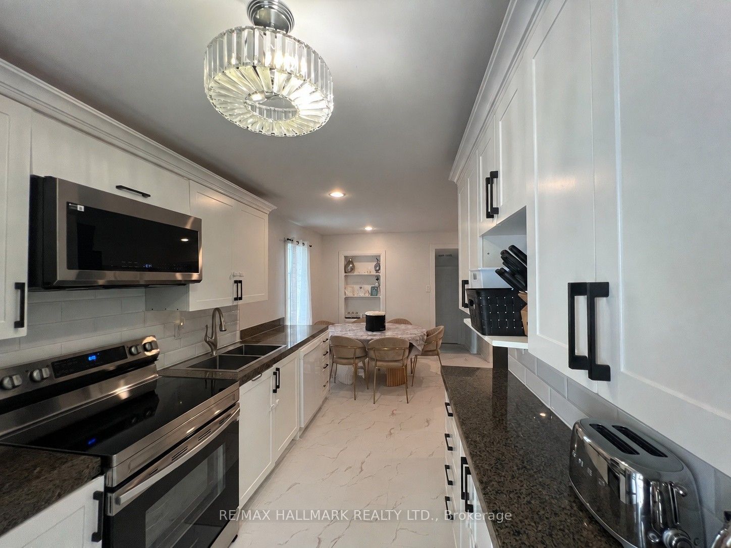 36 Fergus Avenue N Property Photo 7