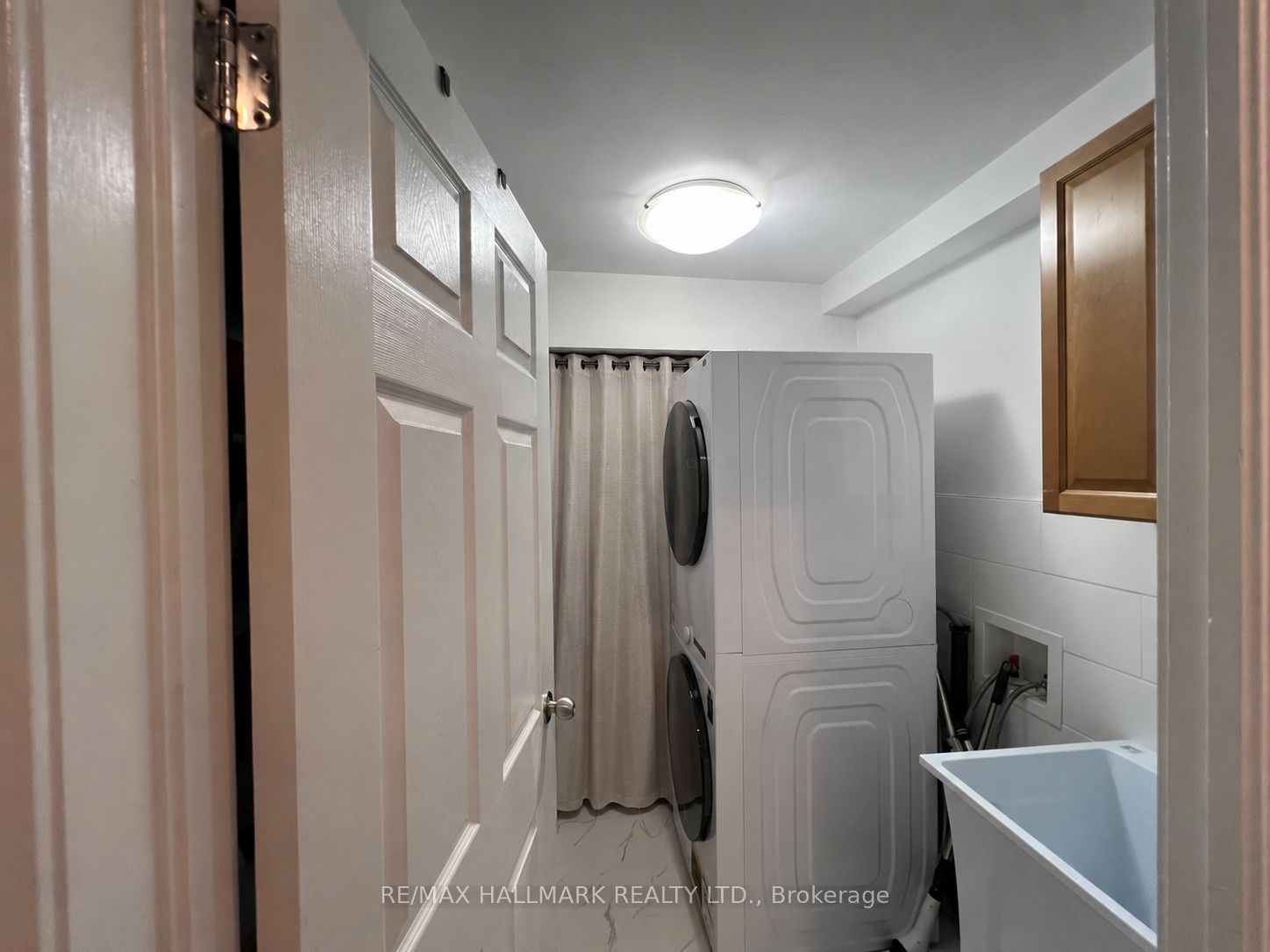 36 Fergus Avenue N Property Photo 12