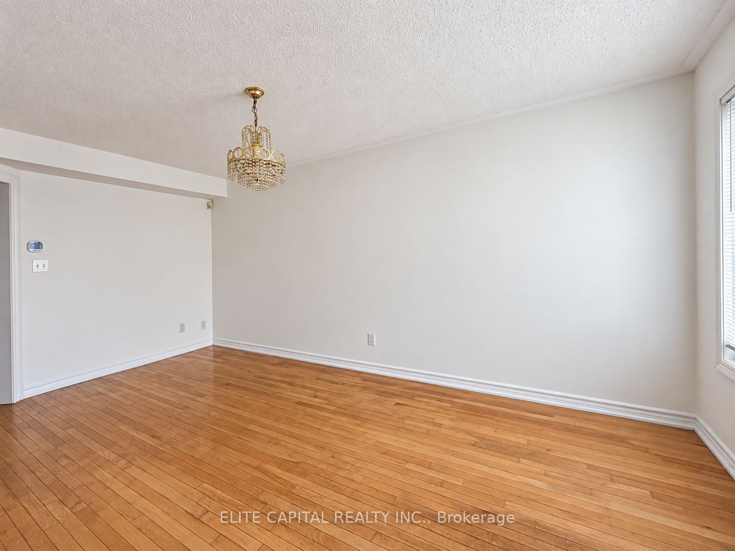 195 South Unionville Avenue Property Photo 3
