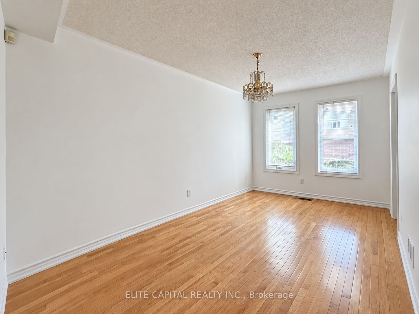 195 South Unionville Avenue Property Photo 4