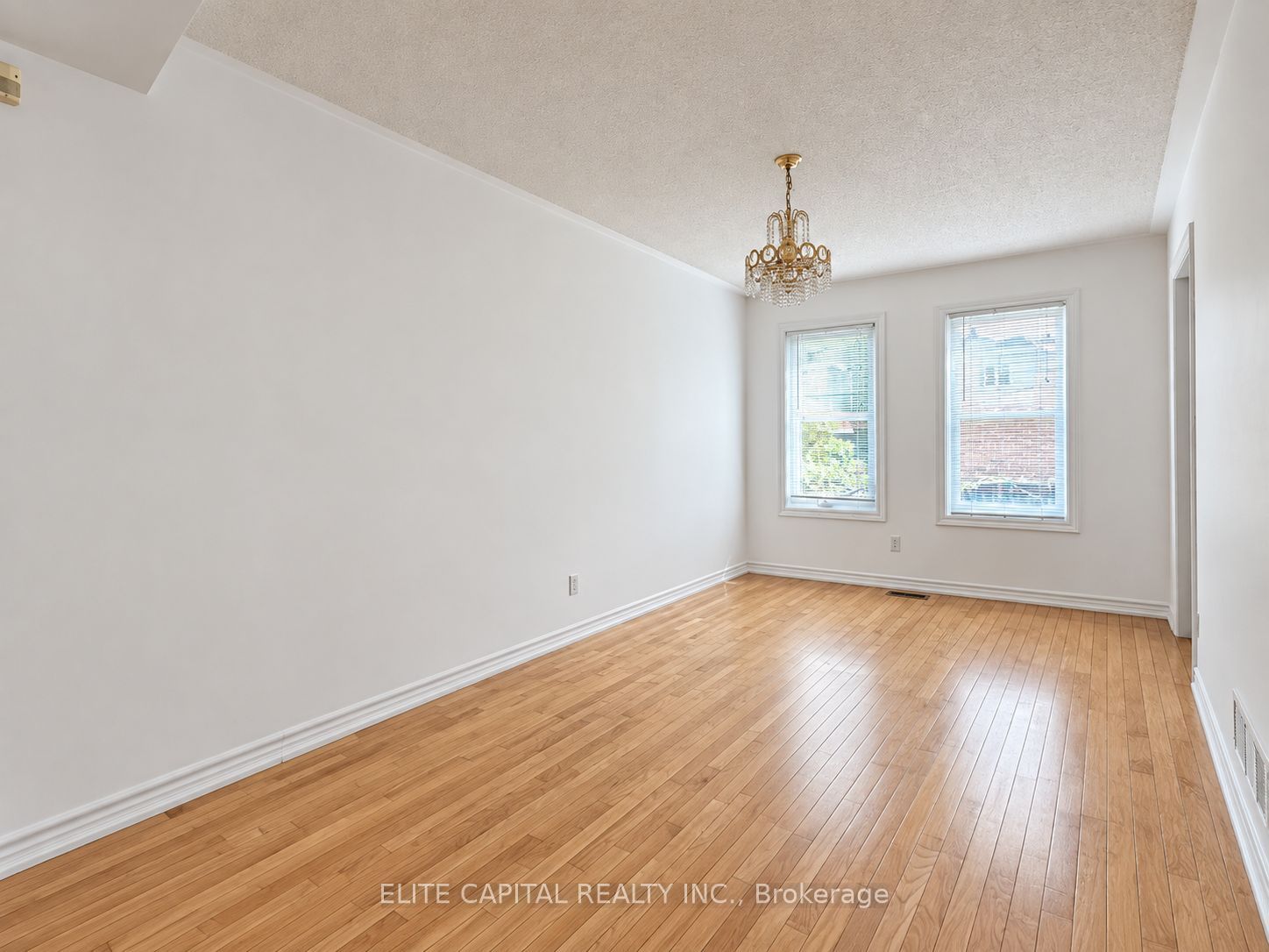 195 South Unionville Avenue Property Photo 5