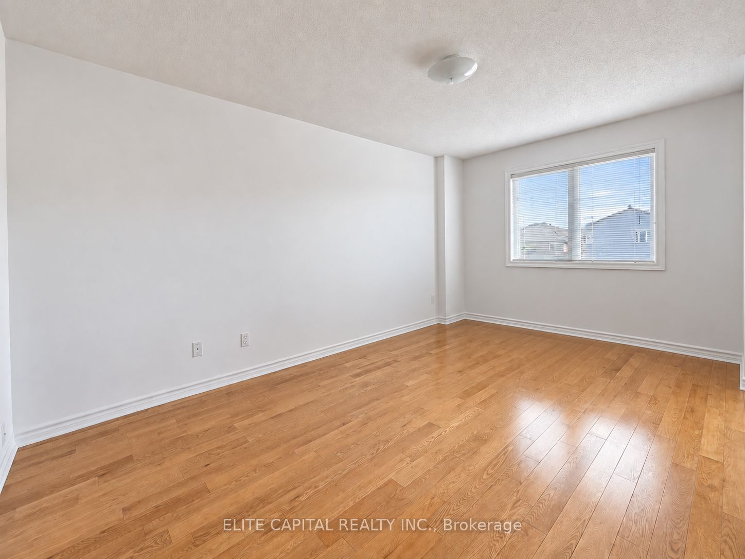 195 South Unionville Avenue Property Photo 8