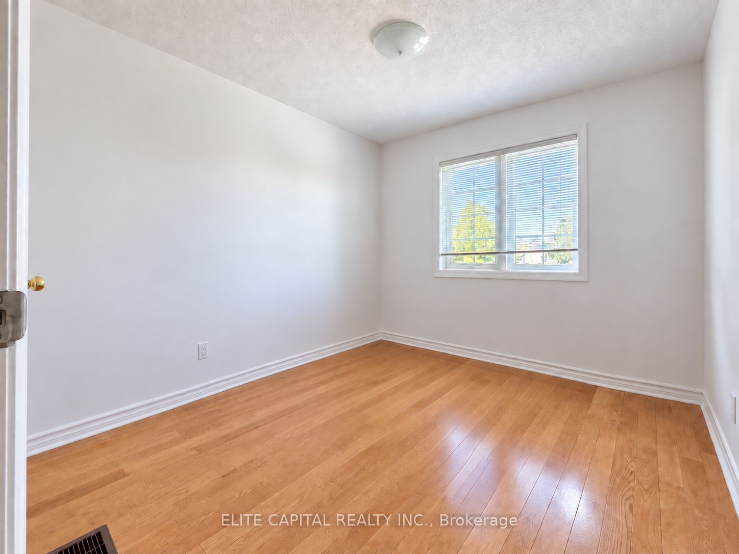 195 South Unionville Avenue Property Photo 9