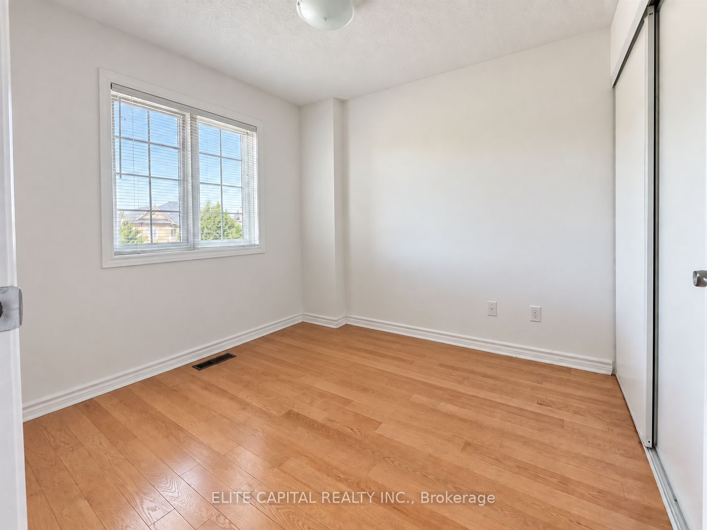 195 South Unionville Avenue Property Photo 10