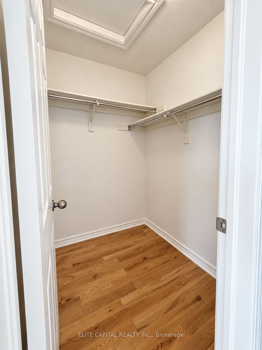 195 South Unionville Avenue Property Photo 11