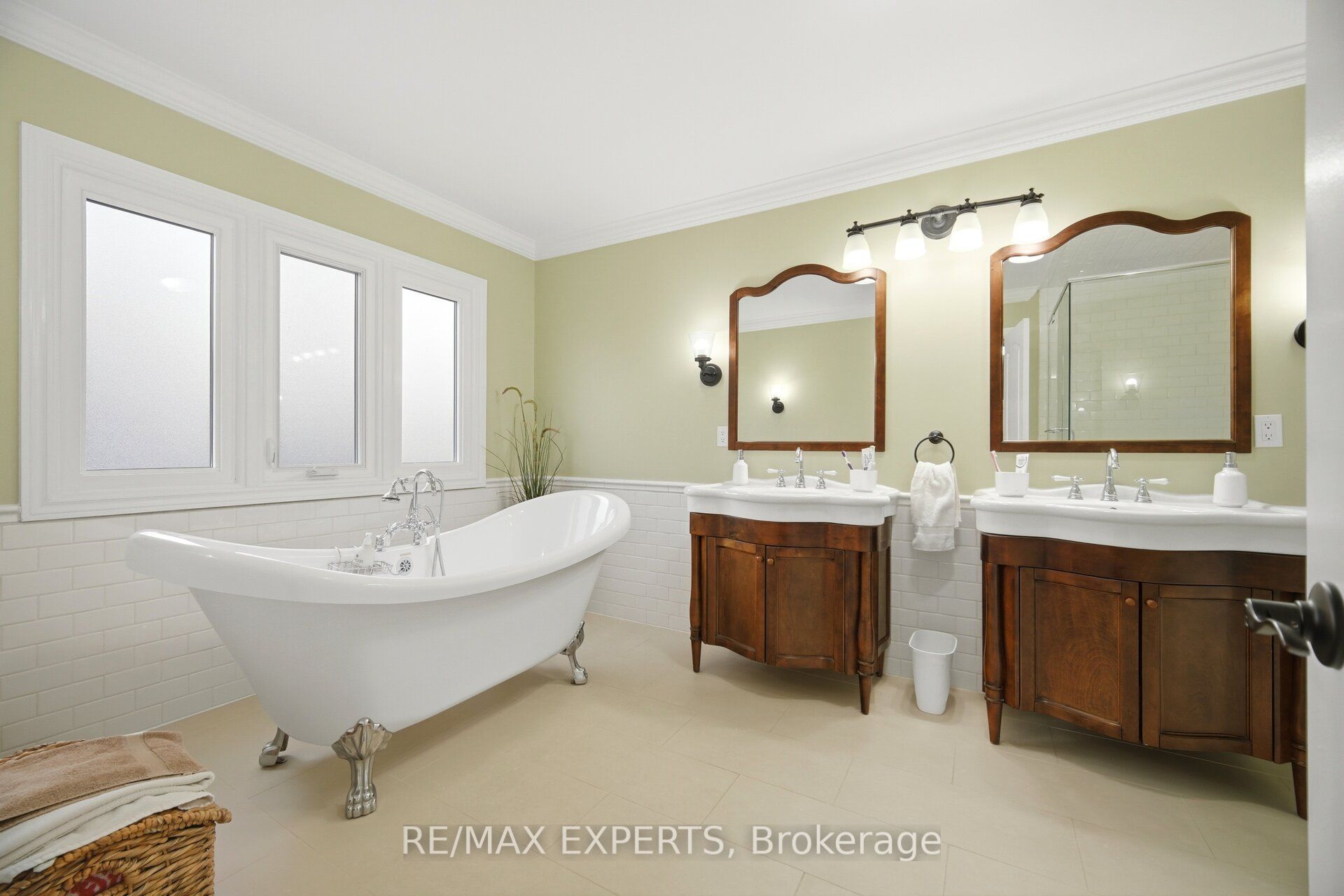 904 Damascus Court Property Photo 29